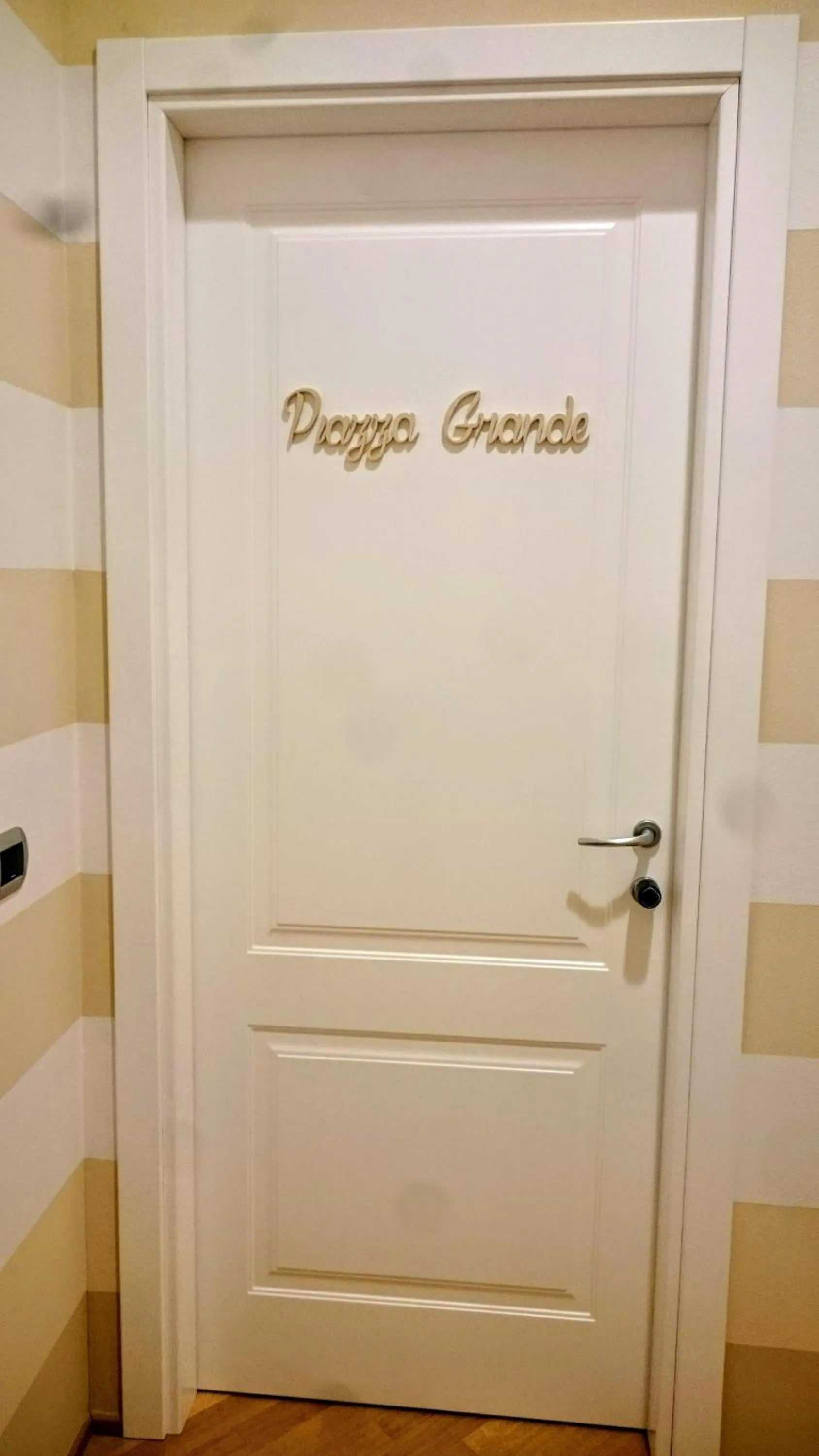 Decorative detail in Casa Isolani Luxury Rooms Piazza Maggiore