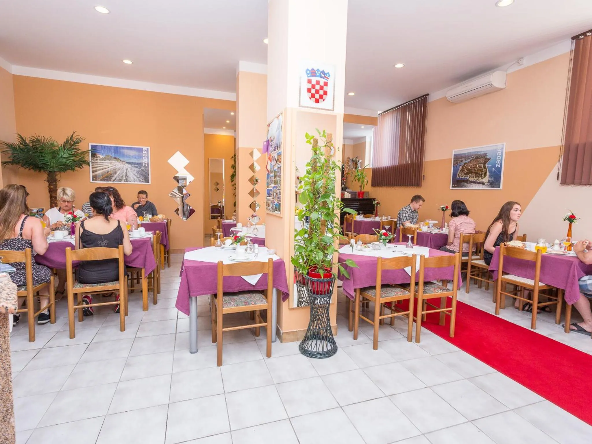 Restaurant/places to eat in Villa Valentina