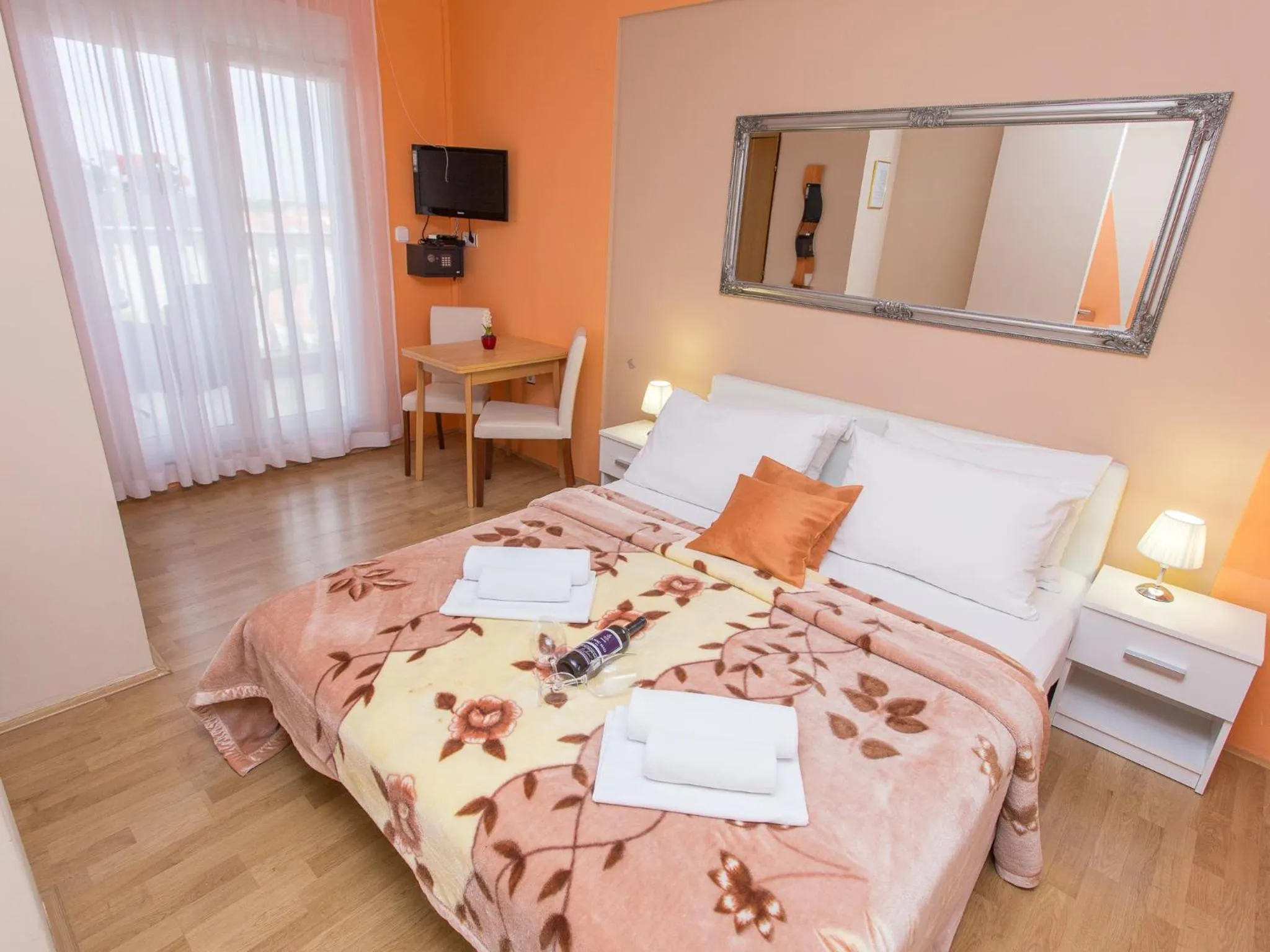 View (from property/room), Bed in Villa Valentina