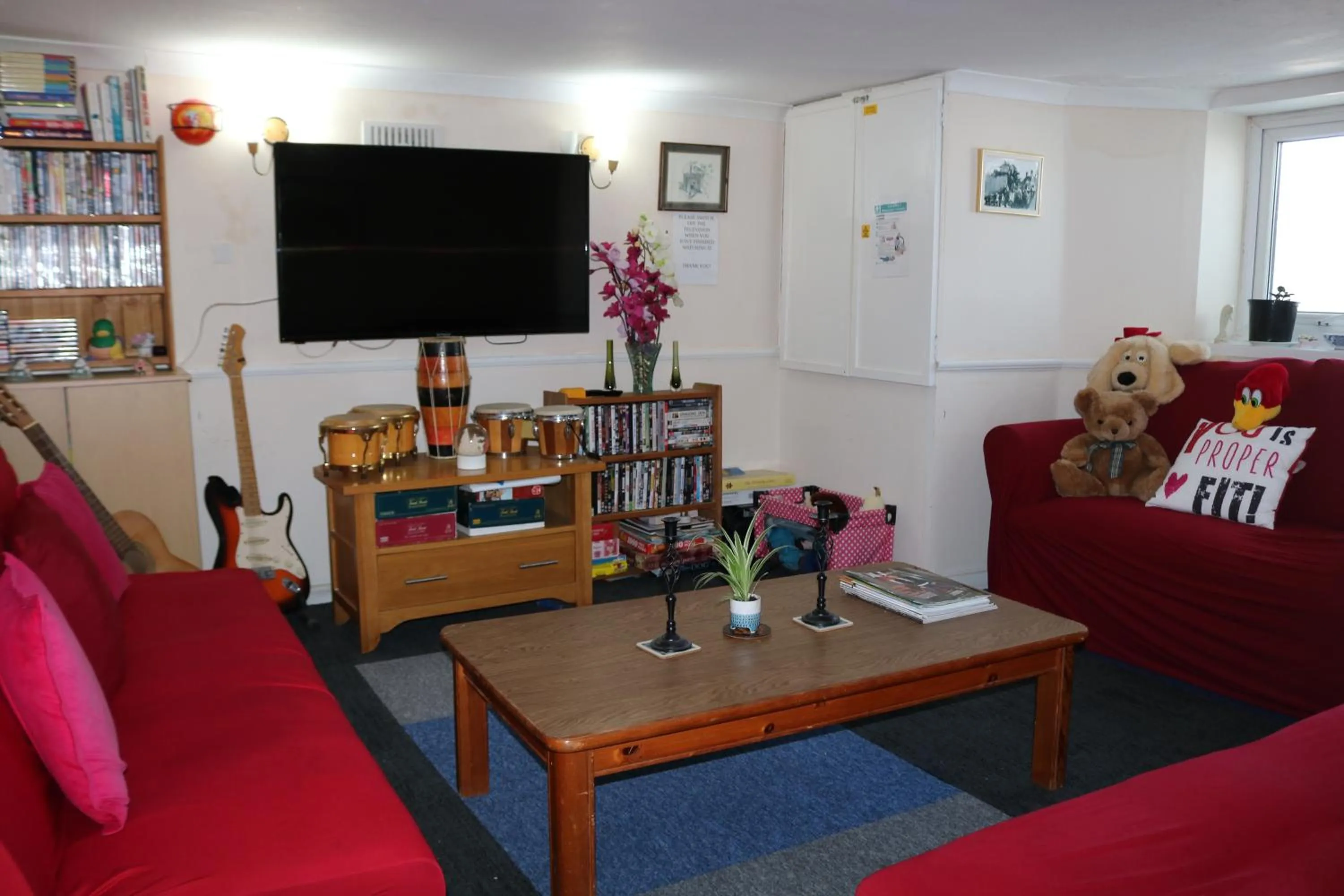 Communal lounge/ TV room in Littlestone Hotel