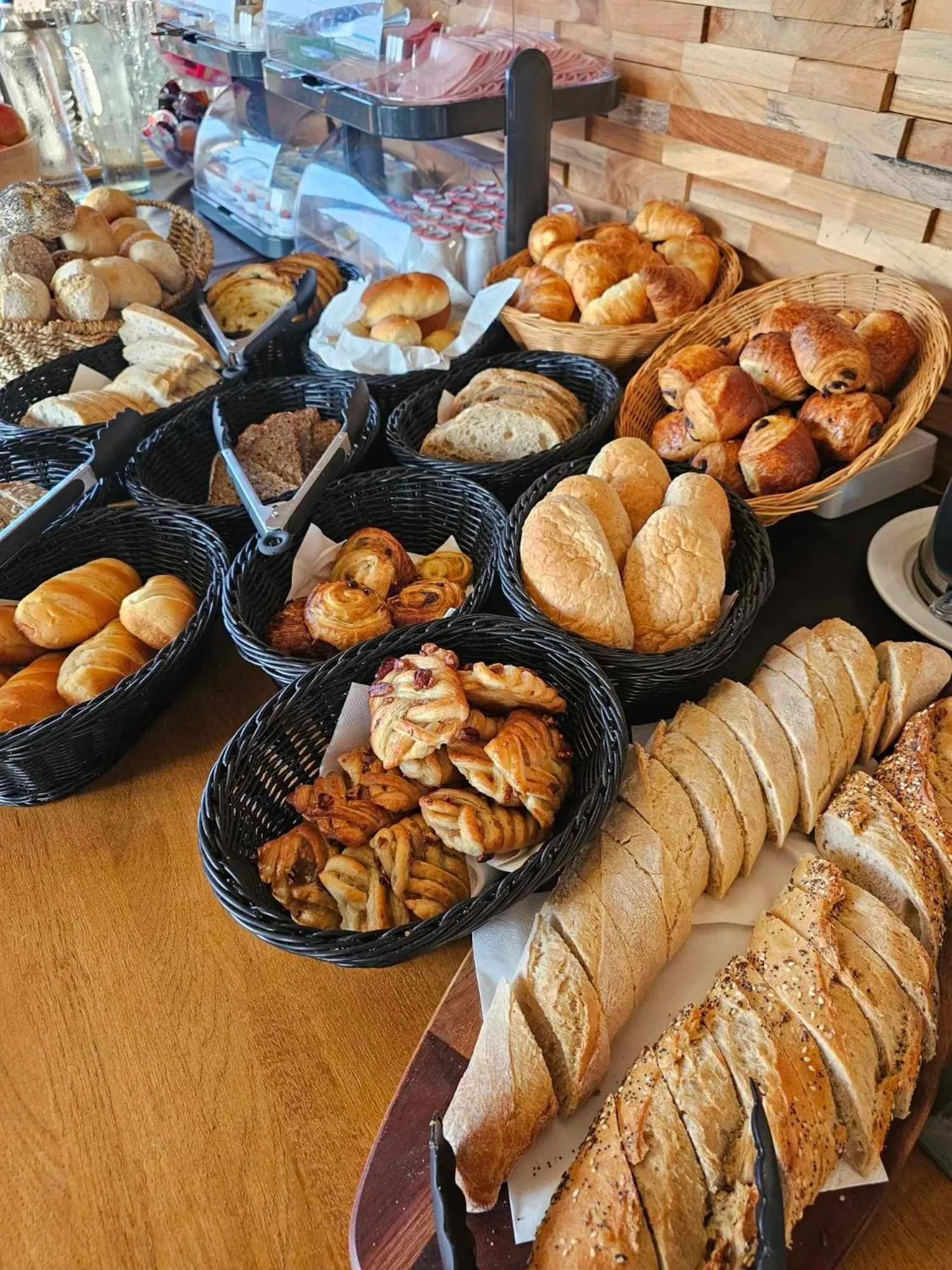 Restaurant/places to eat in Hotel Westendia and Free Parking Top Breakfast