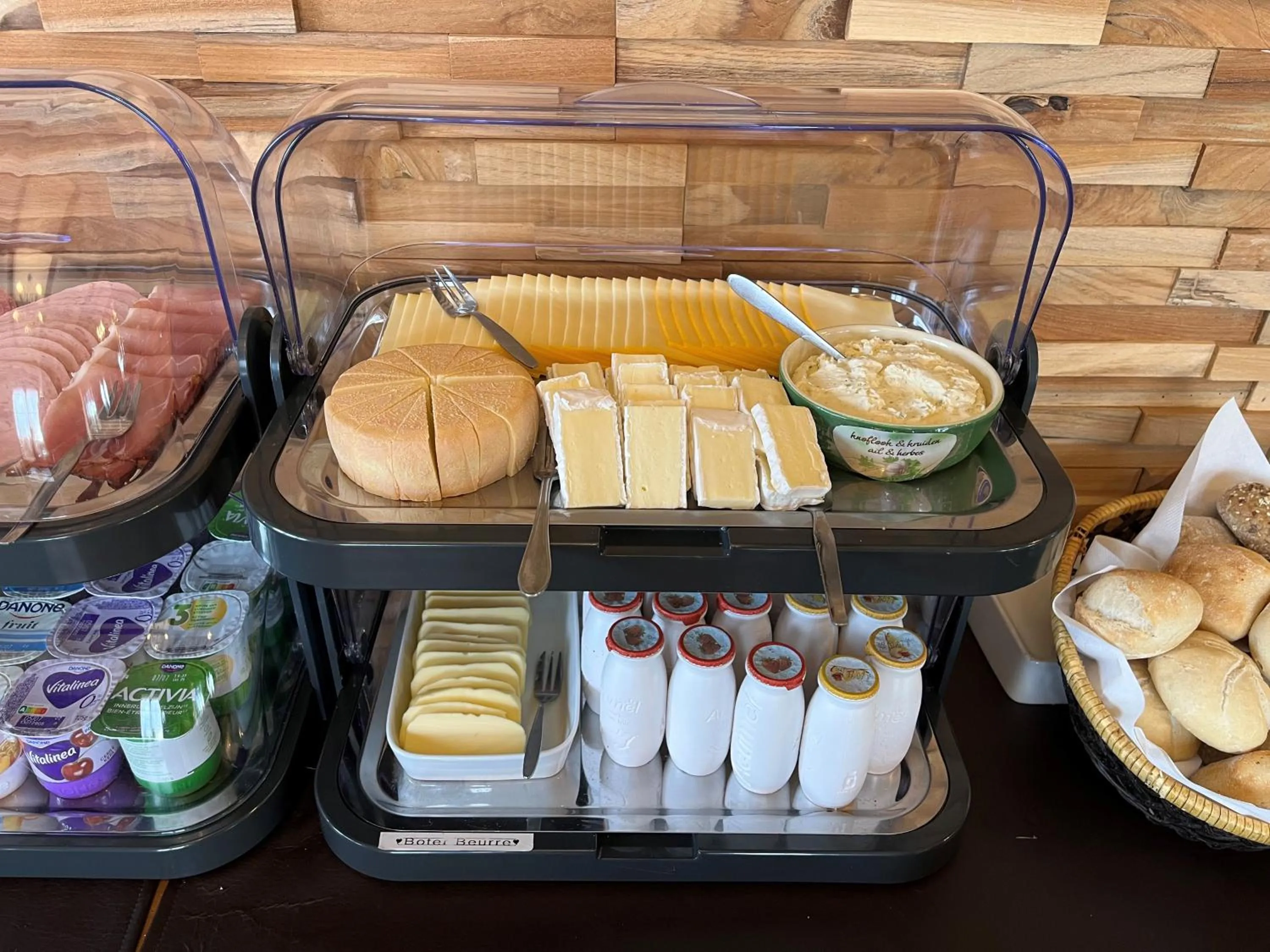 Buffet breakfast in Hotel Westendia and Free Parking Top Breakfast