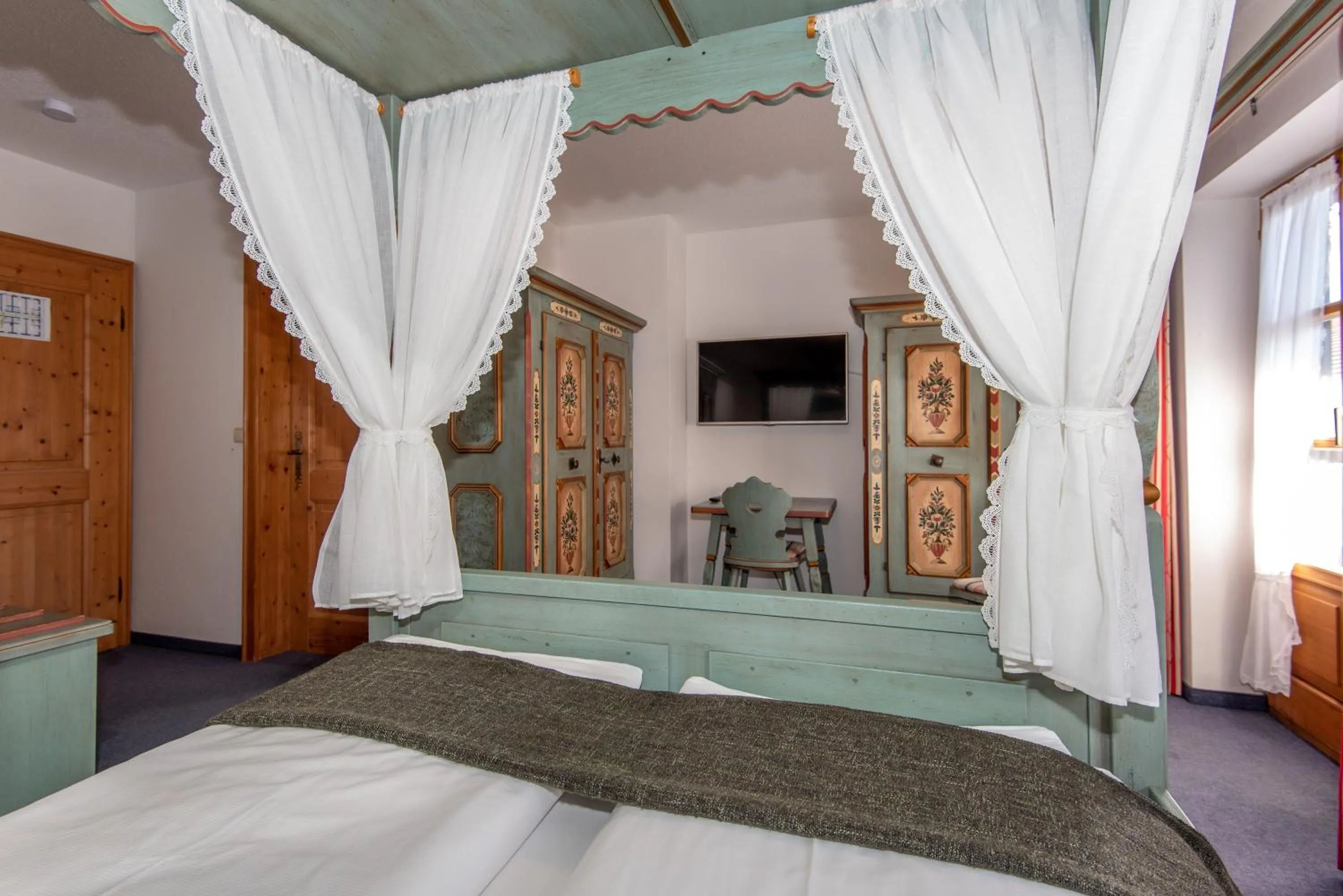 Photo of the whole room, Bed in Pension Ludwig Thoma