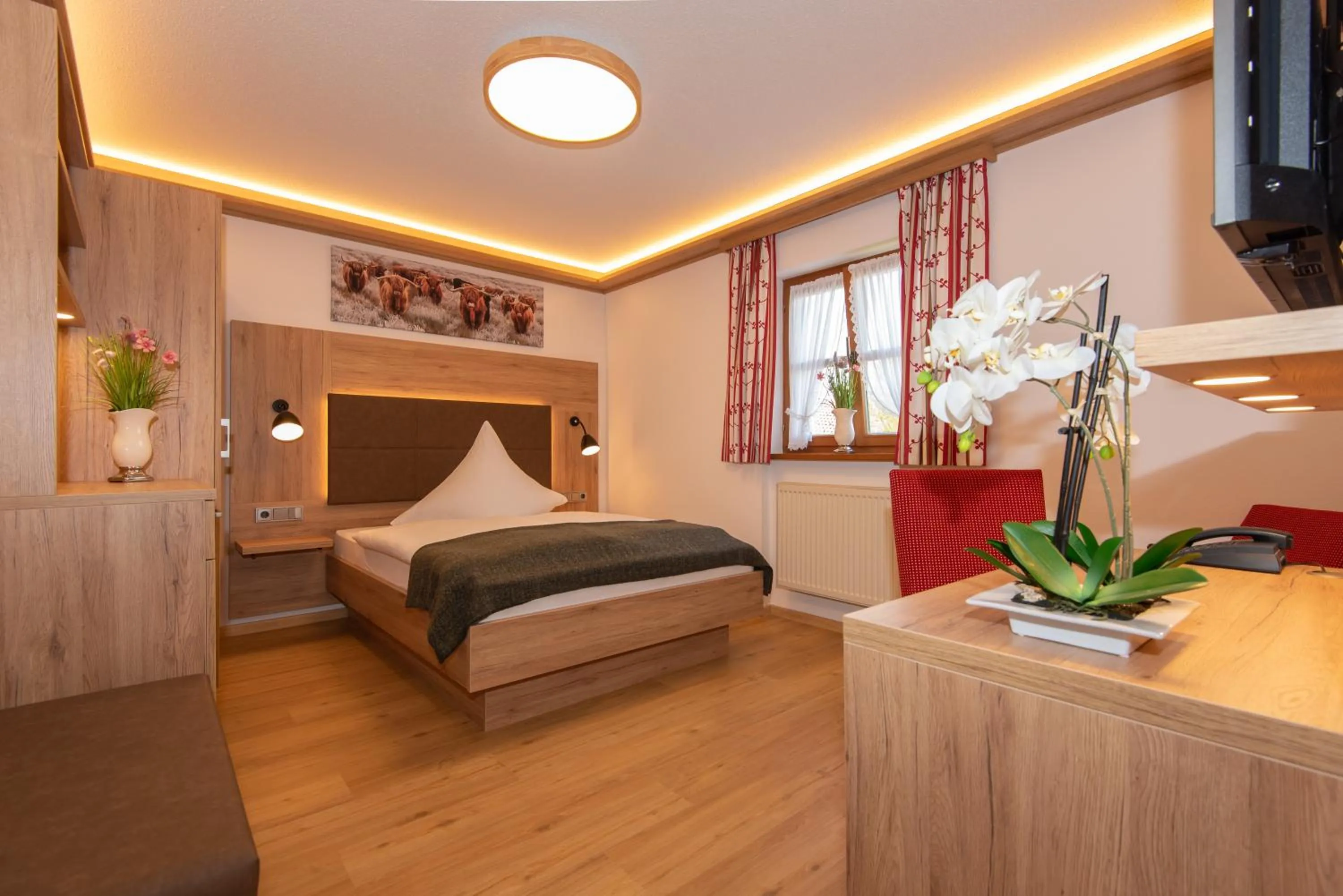 Photo of the whole room, Bed in Pension Ludwig Thoma