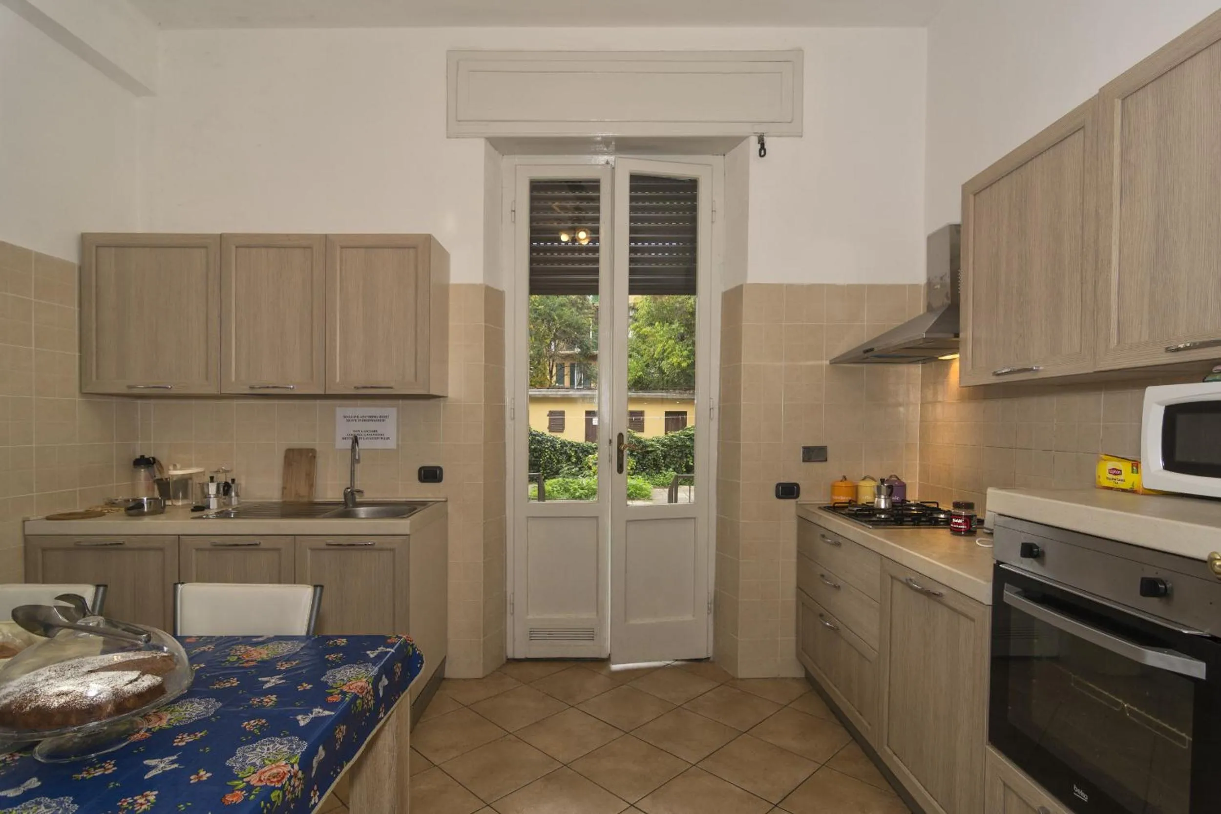 Communal kitchen in Holiday Pisa Gare