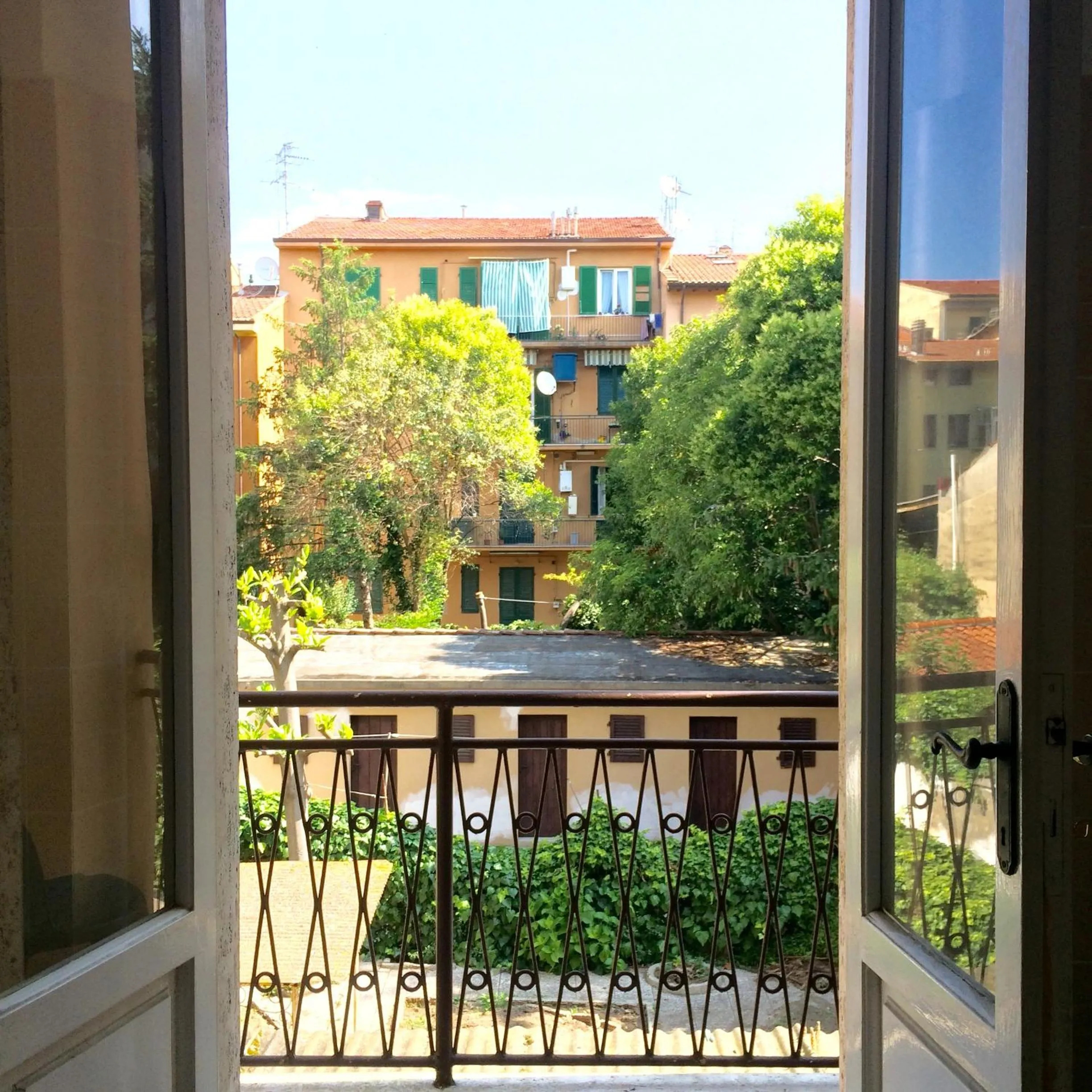 Garden view in Holiday Pisa Gare
