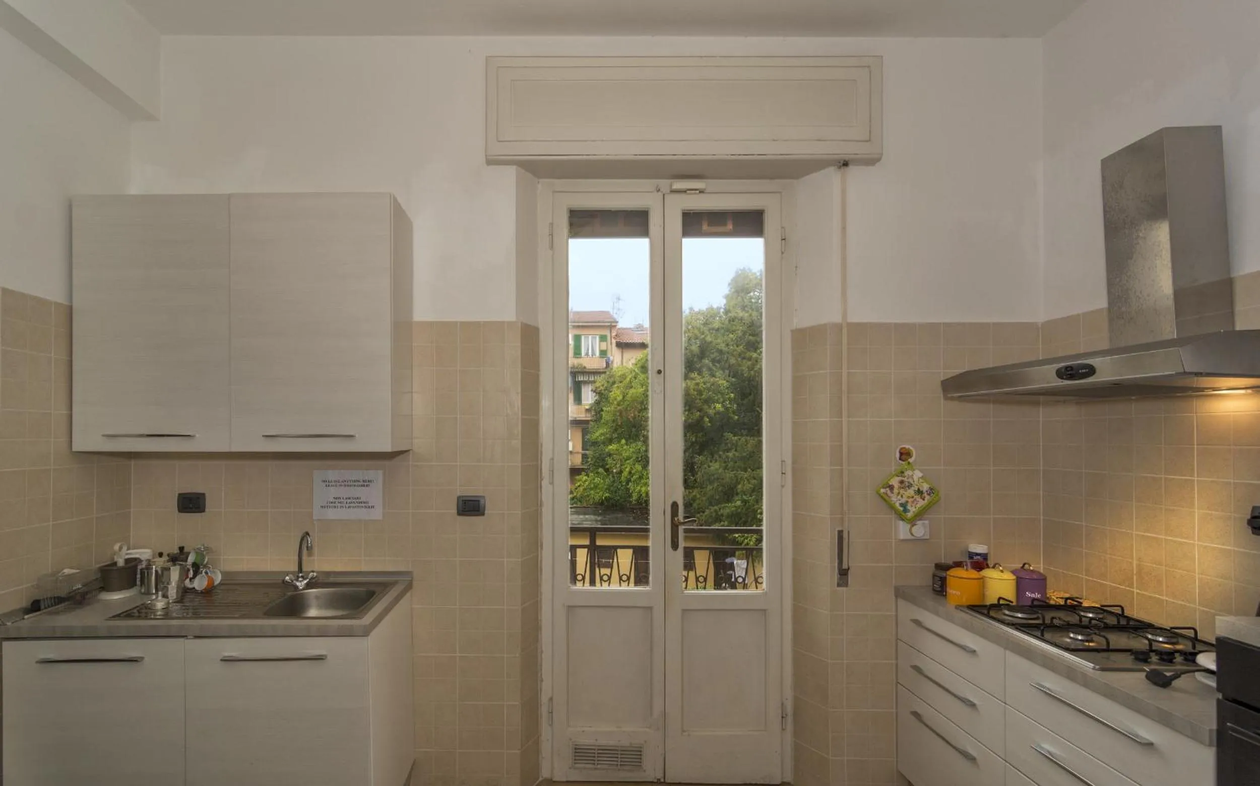 Communal kitchen in Holiday Pisa Gare