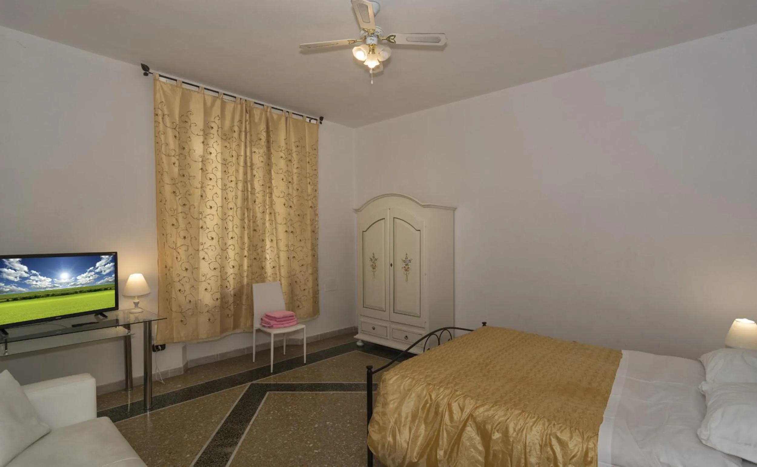 Bed in Holiday Pisa Gare