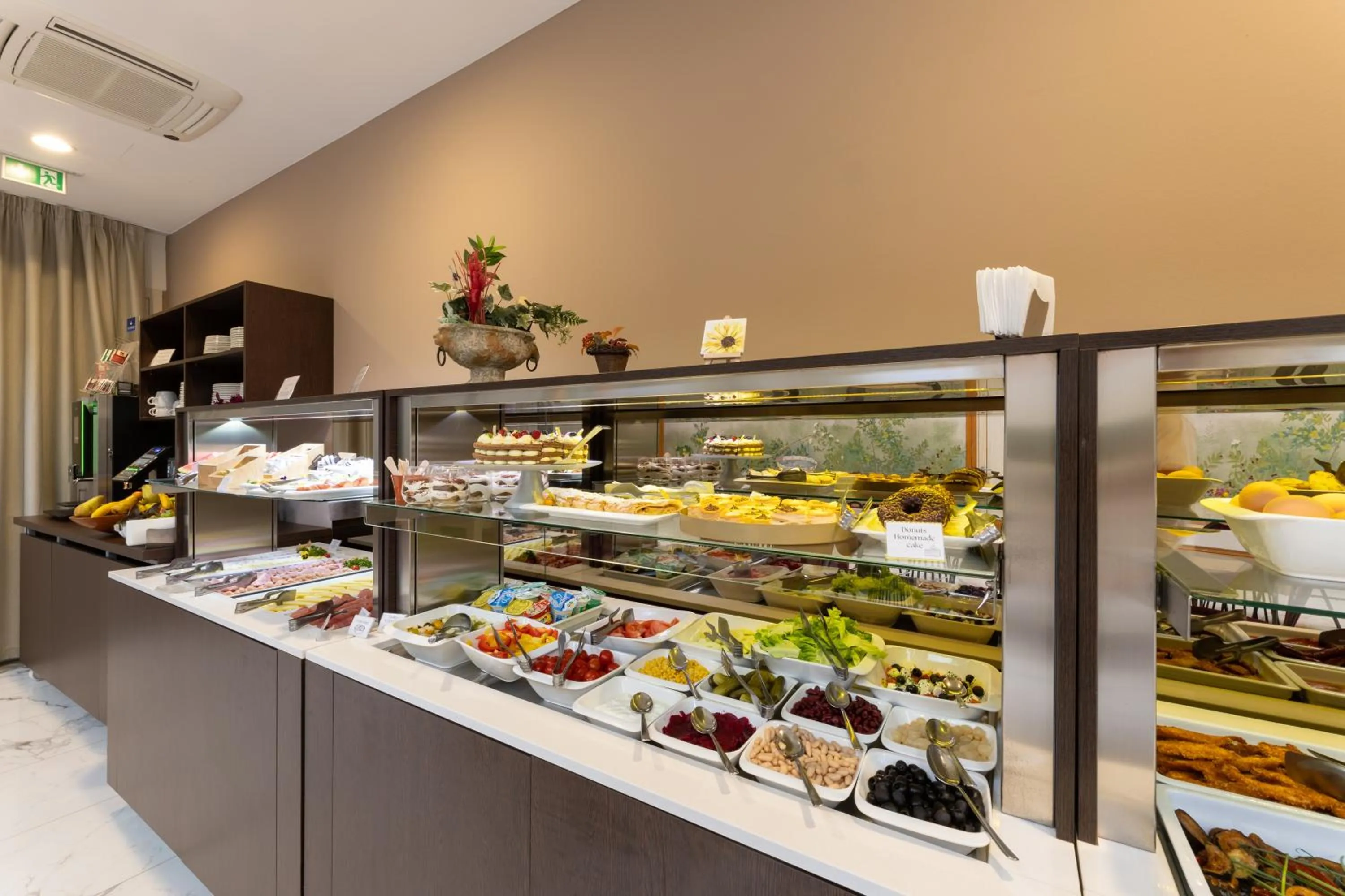 Breakfast in Hotel Salona Palace