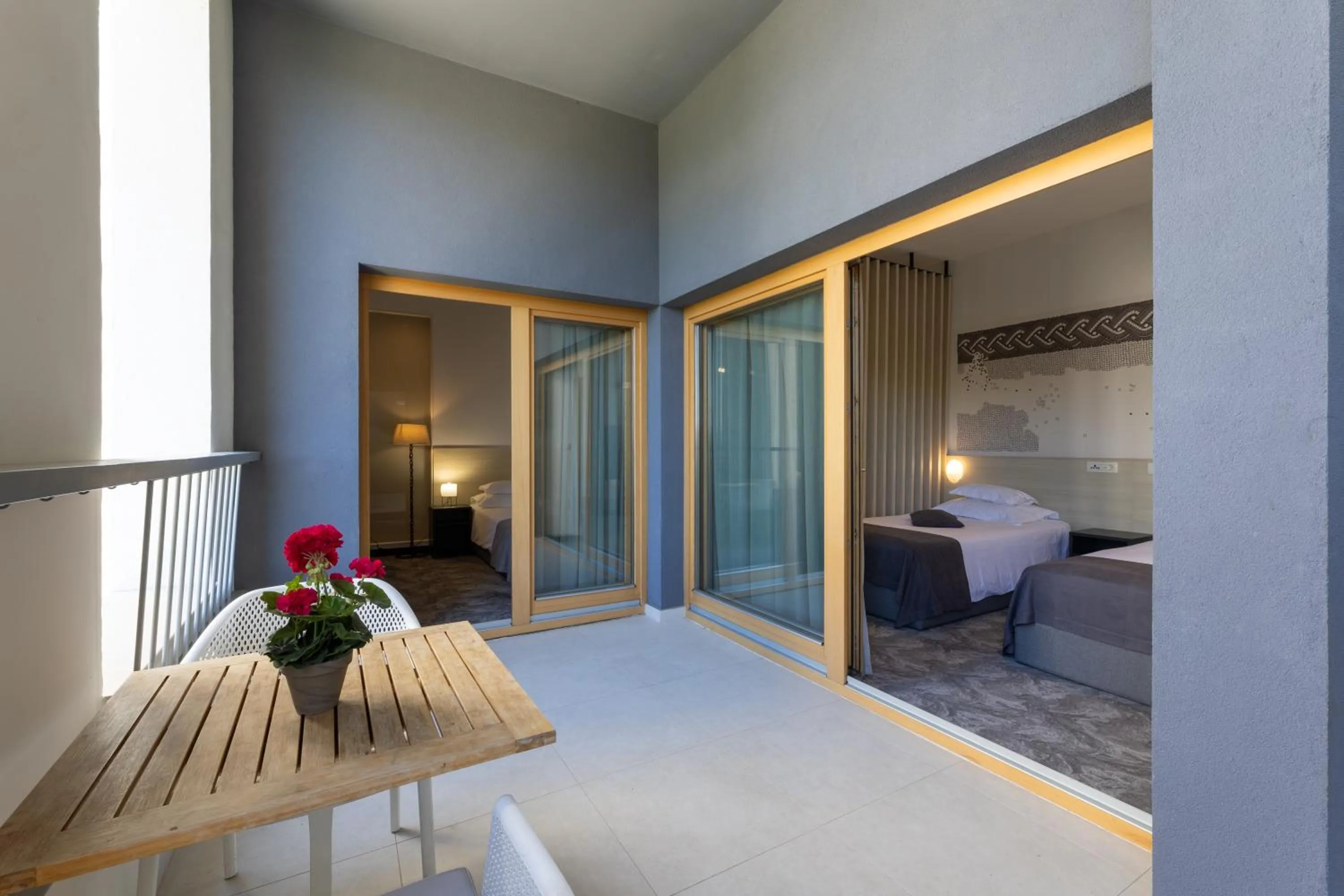 Balcony/Terrace, Bed in Hotel Salona Palace