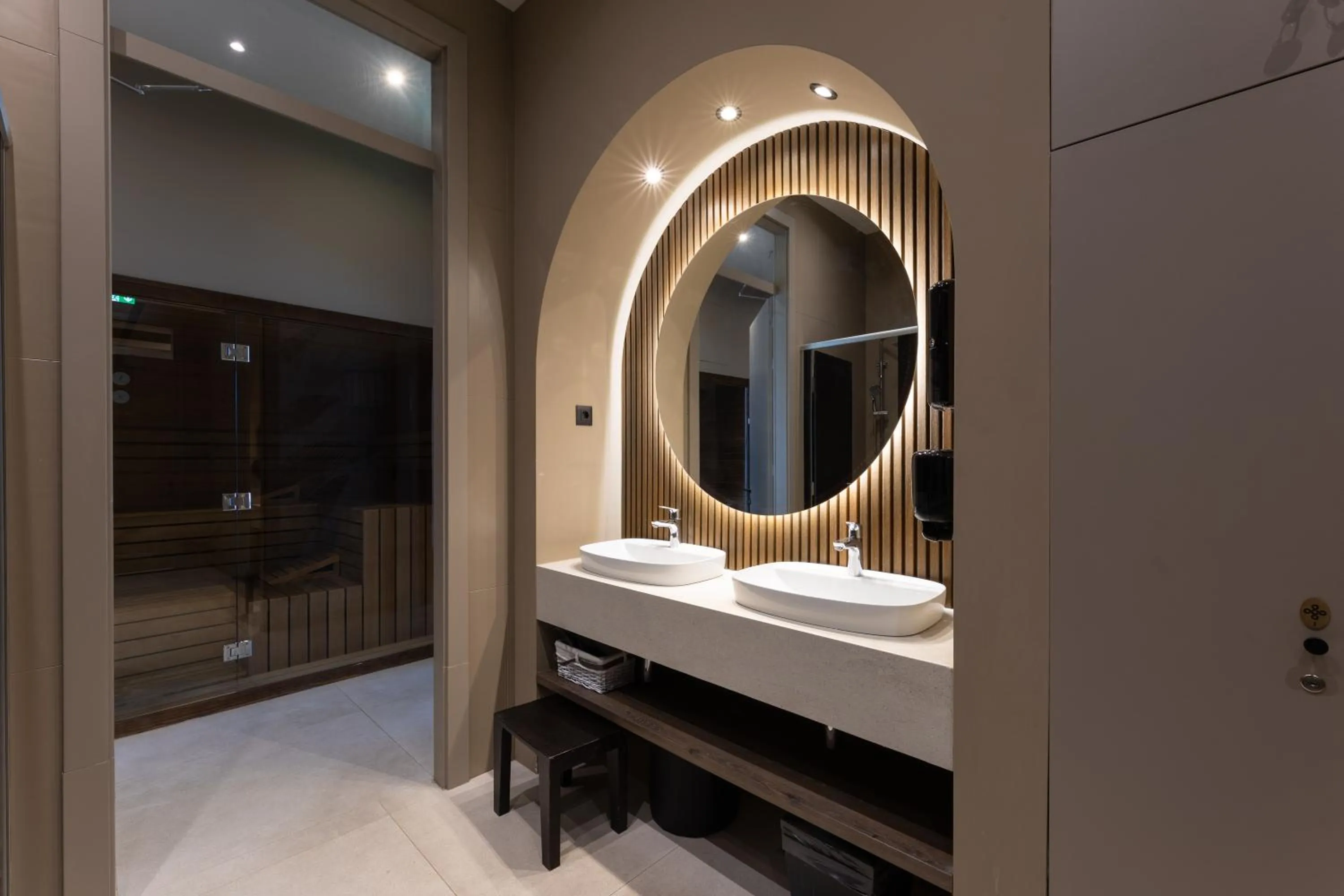 Bathroom in Hotel Salona Palace