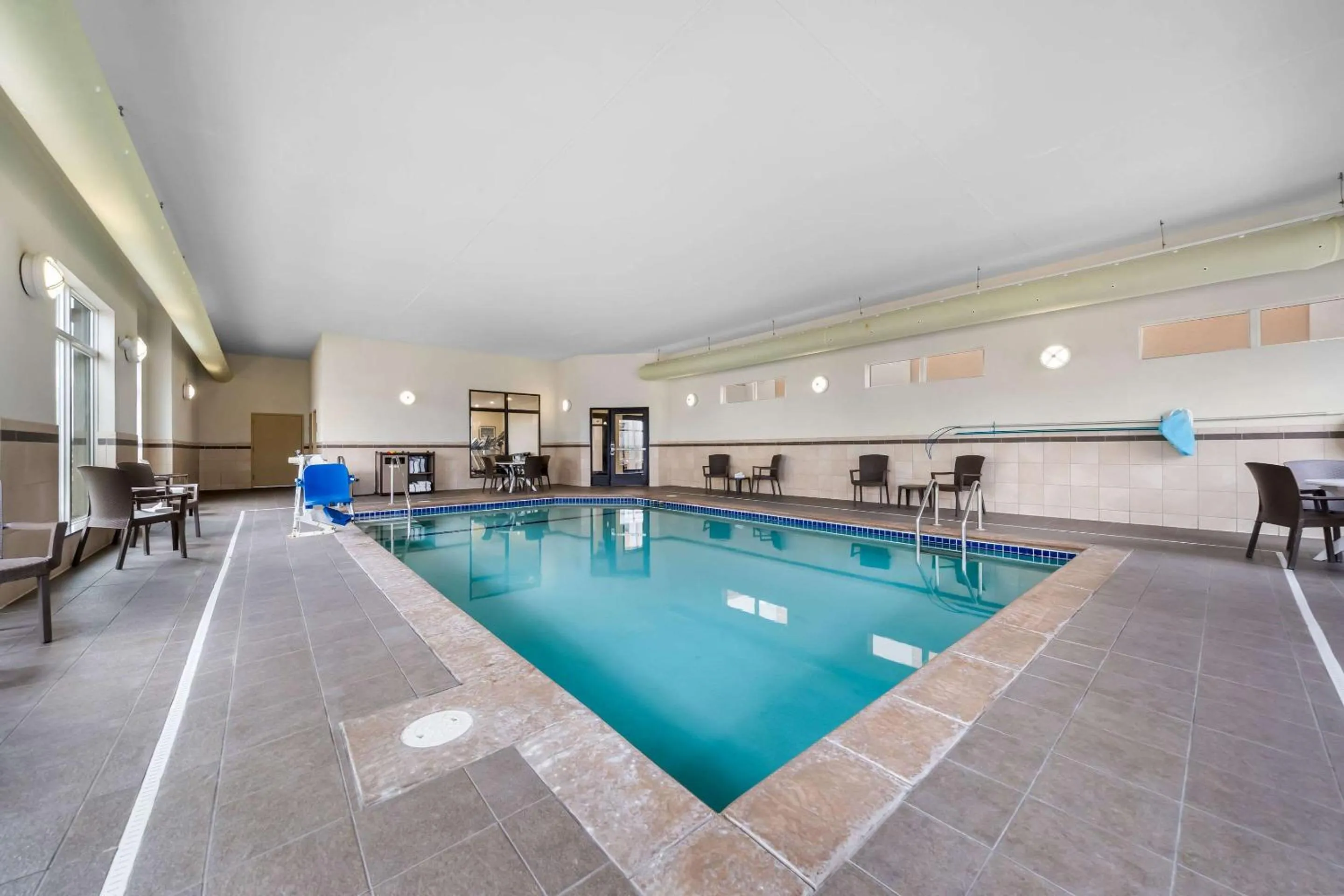 Swimming pool in Sleep Inn & Suites West-Near Medical Center