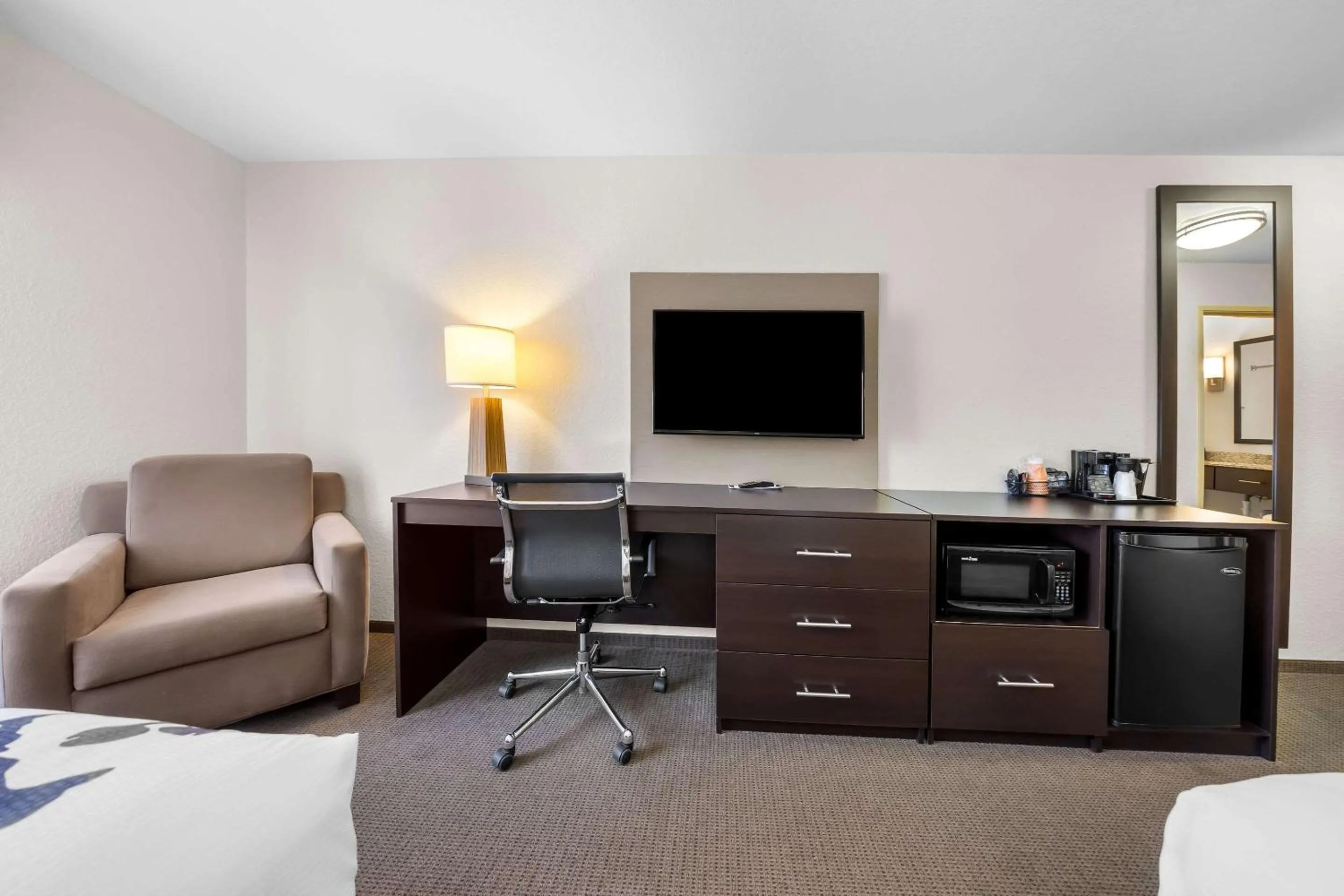 Bedroom in Sleep Inn & Suites West-Near Medical Center