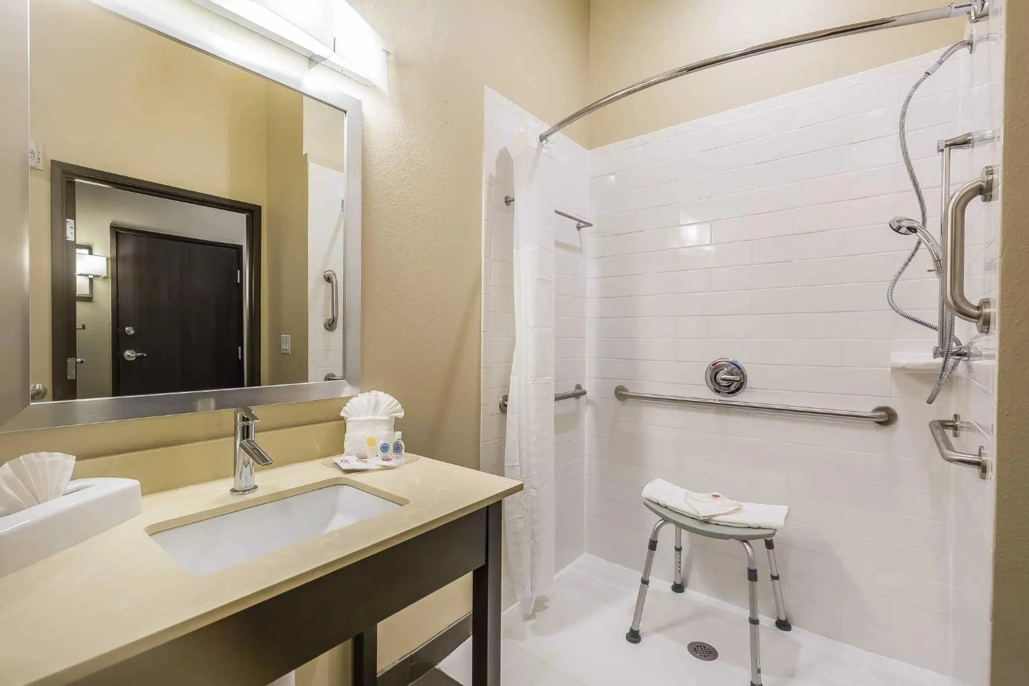 Shower in Comfort Suites Near Sam Houston Race Park