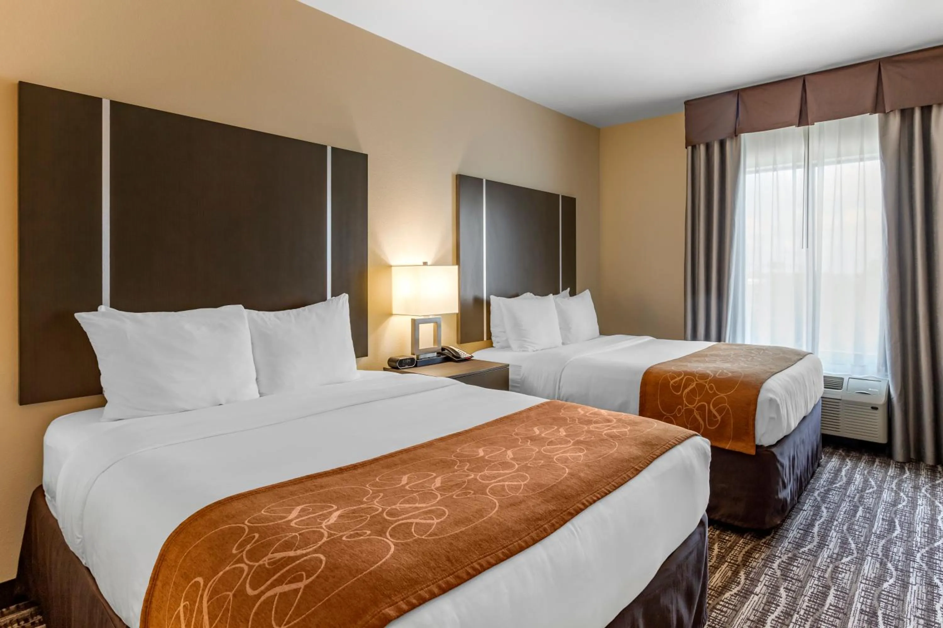 Bedroom, Bed in Comfort Suites Near Sam Houston Race Park