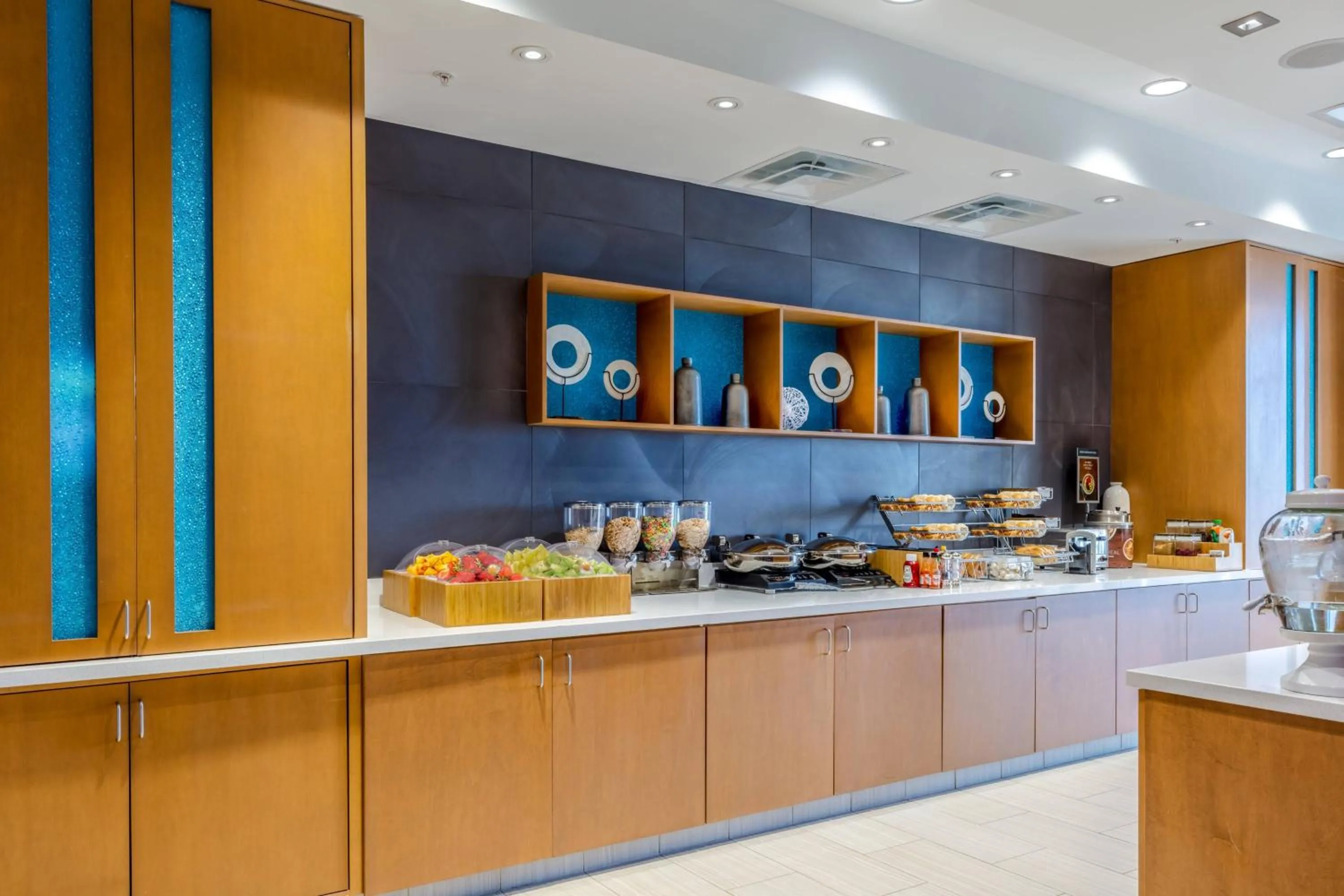 Breakfast in SpringHill Suites by Marriott Columbia