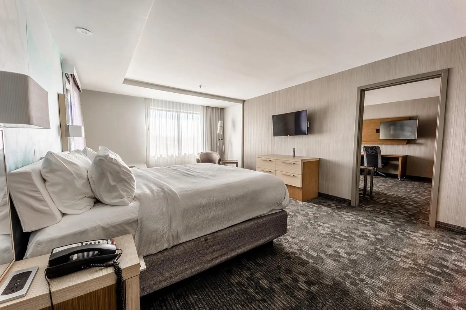 Bedroom, Bed in Courtyard by Marriott Rome