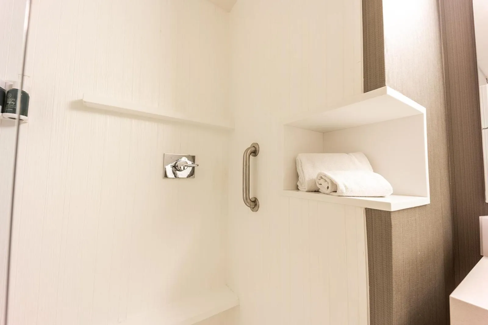 Shower in Courtyard by Marriott Rome