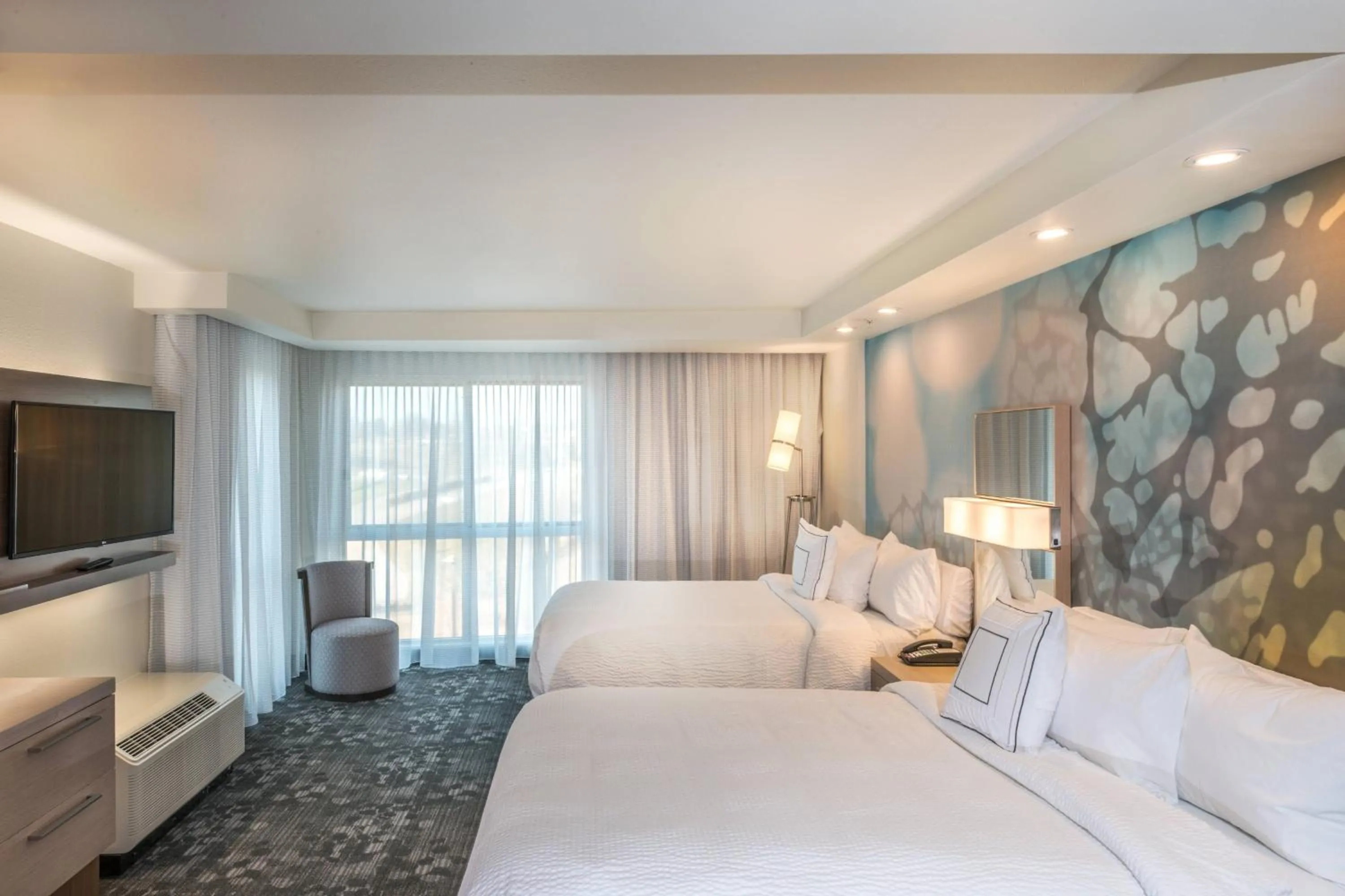 Photo of the whole room, Bed in Courtyard by Marriott Somerset