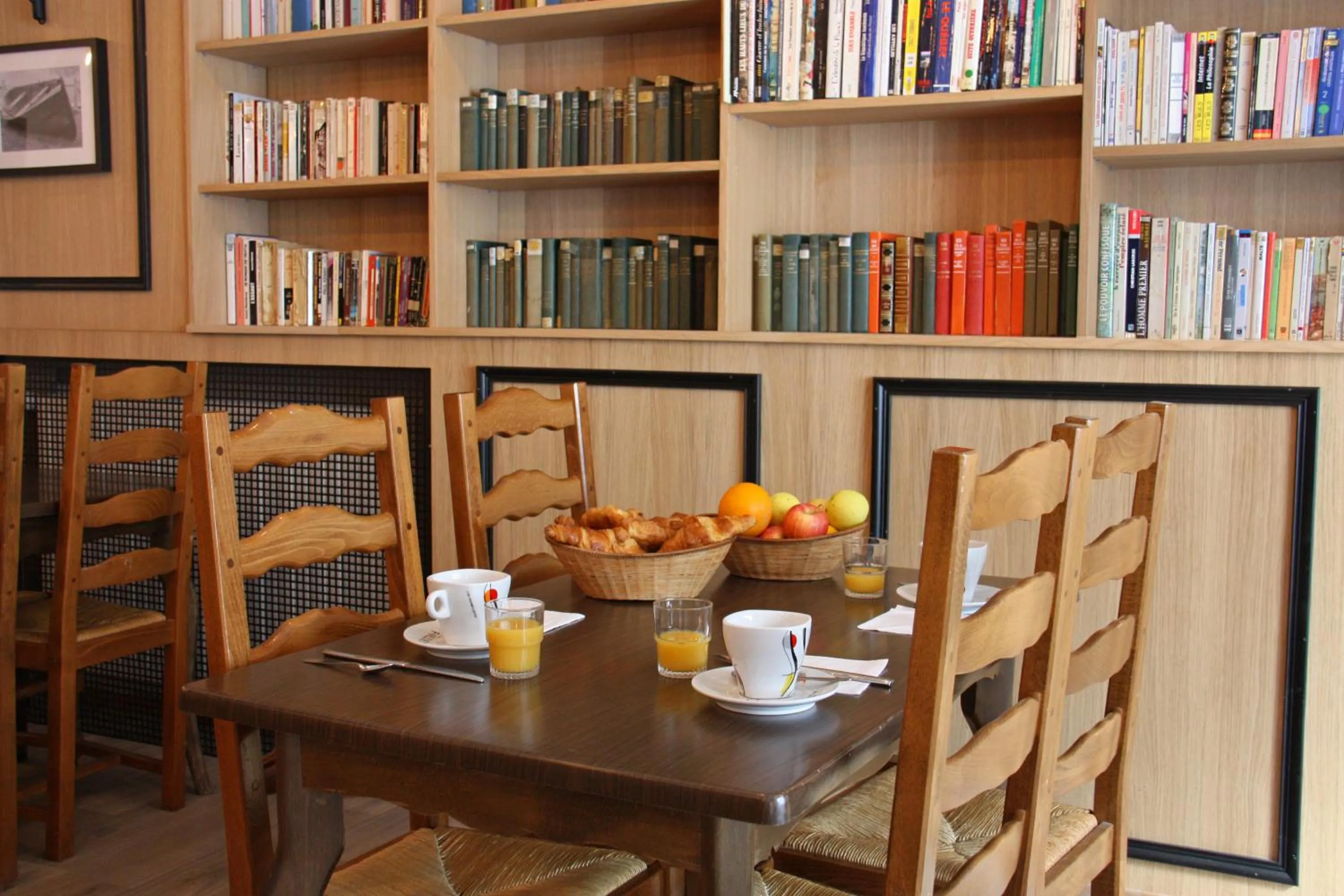 Breakfast in Hôtel des Bateliers