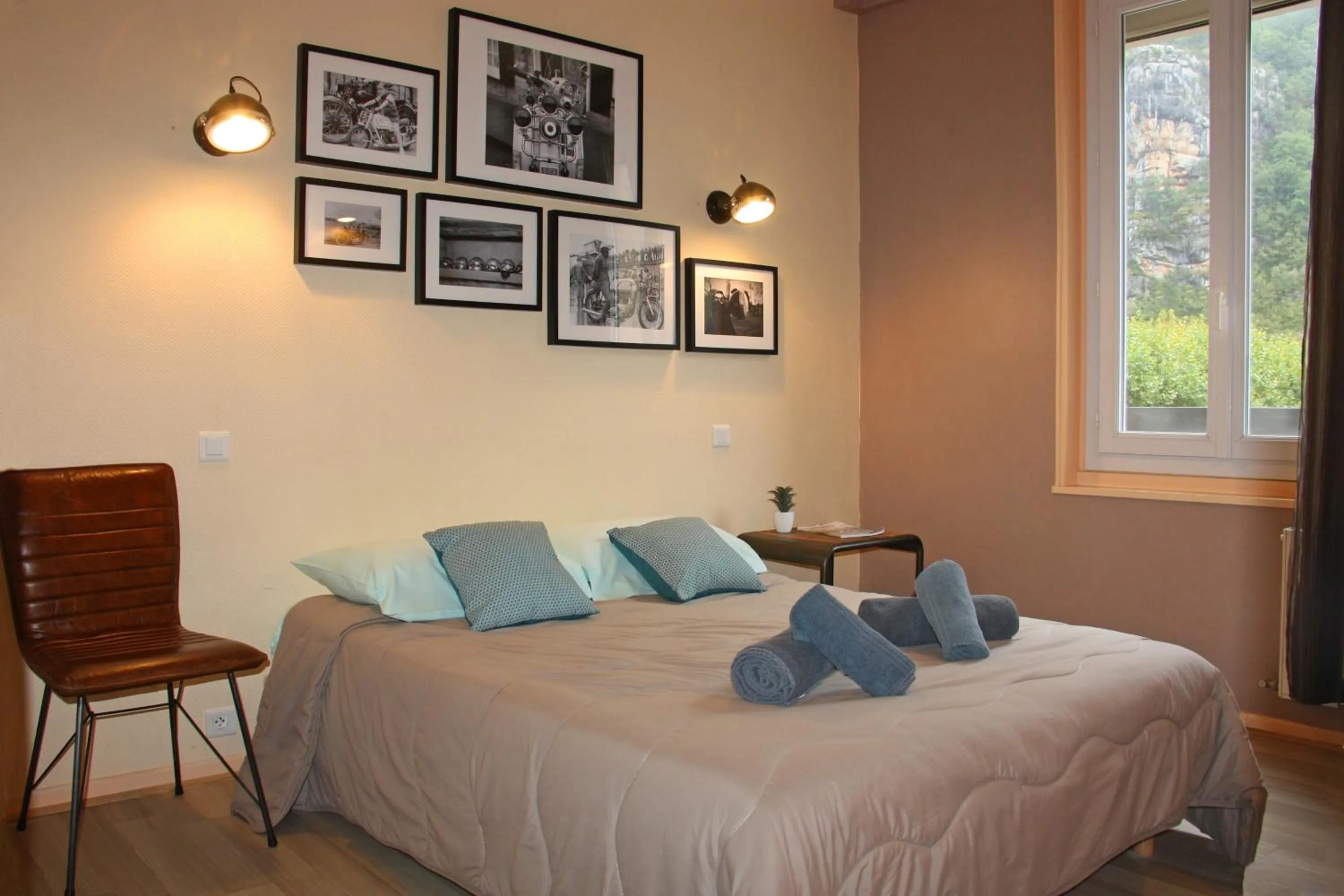 Bedroom, Bed in Hôtel des Bateliers