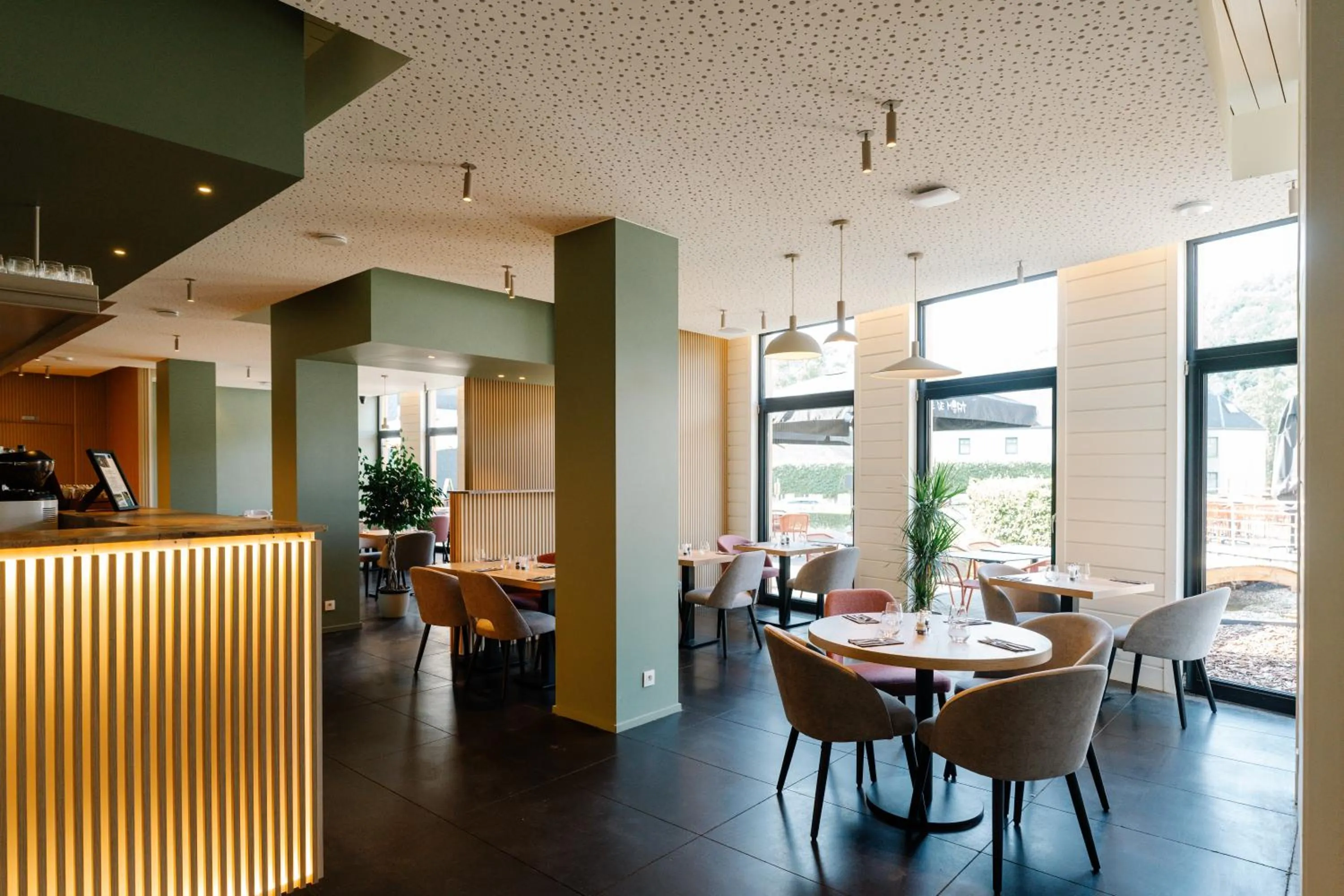 Restaurant/places to eat in Hotel Les Jardins De La Molignée