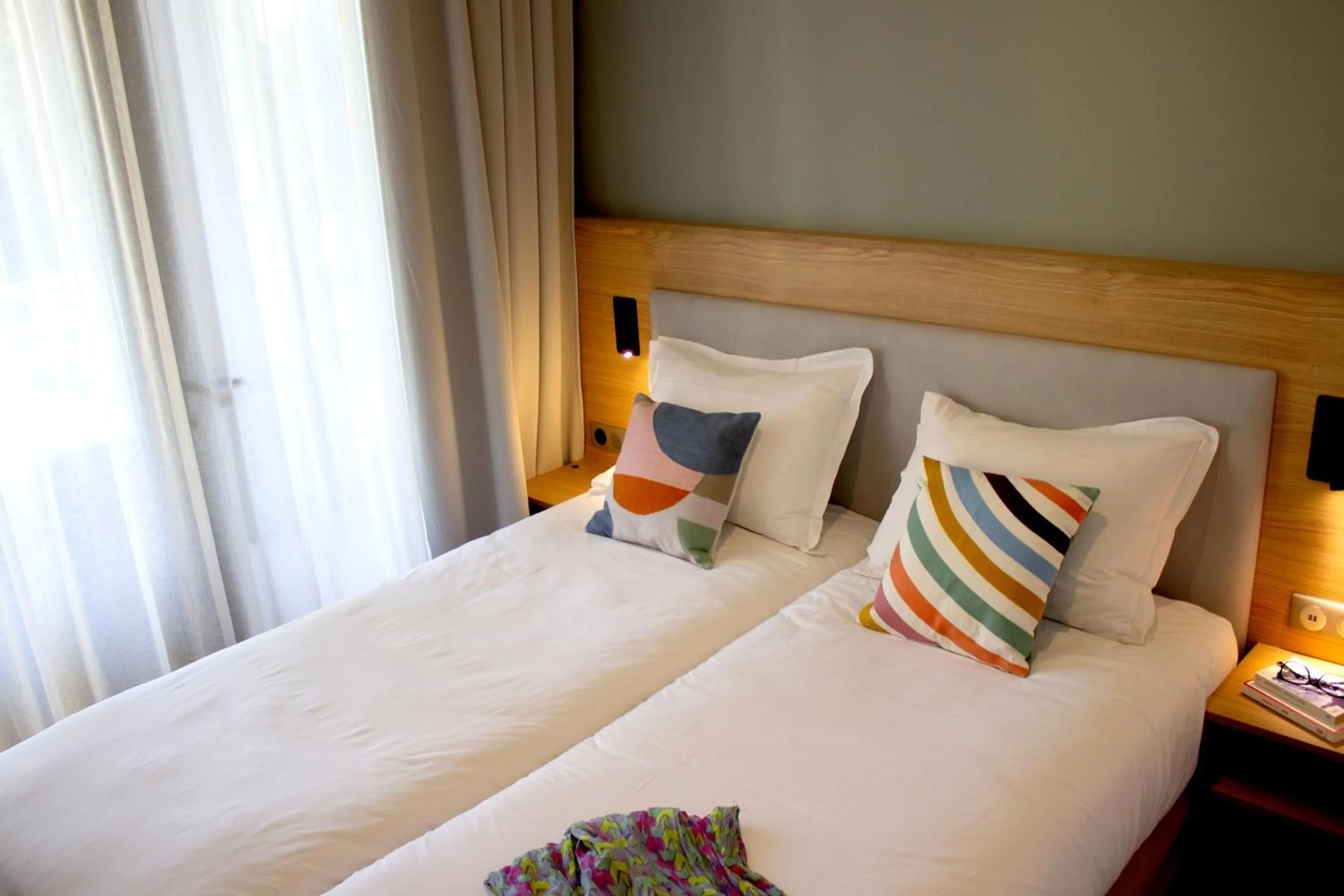 Bed in Best Western Plus Le Lavarin