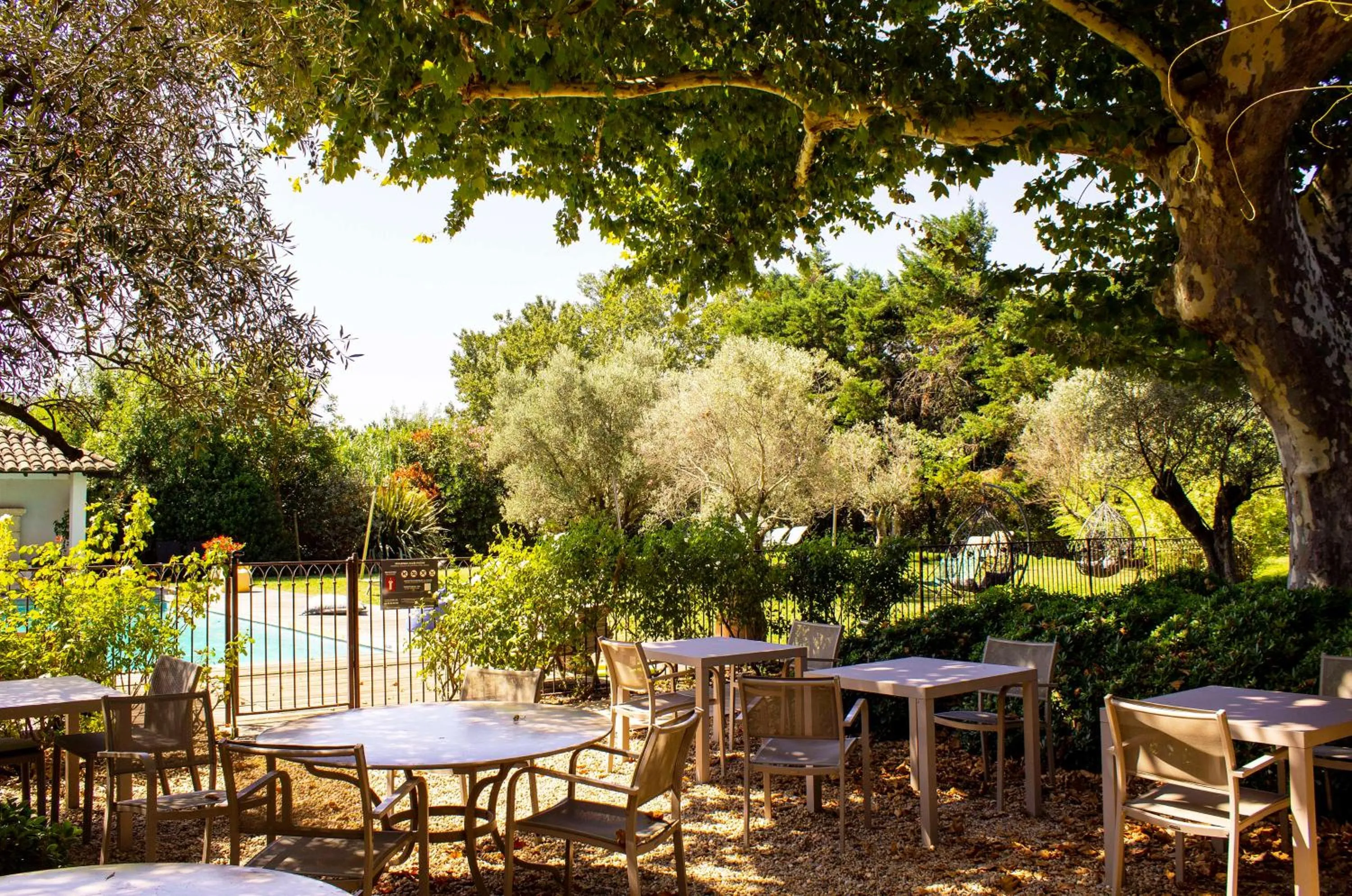 Restaurant/places to eat in Best Western Plus Le Lavarin