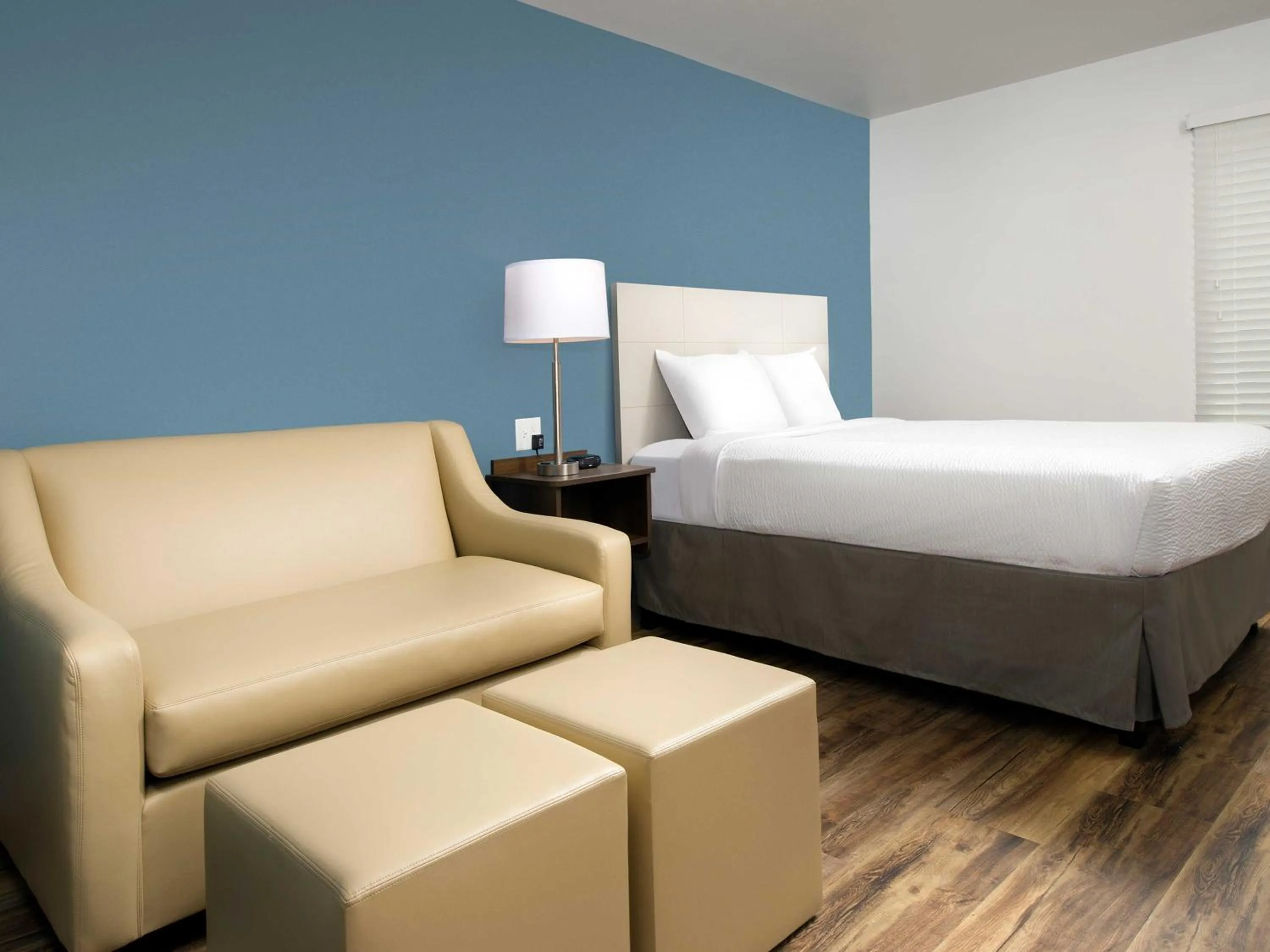Bed in Extended Stay America Select Suites - Orlando - Airport