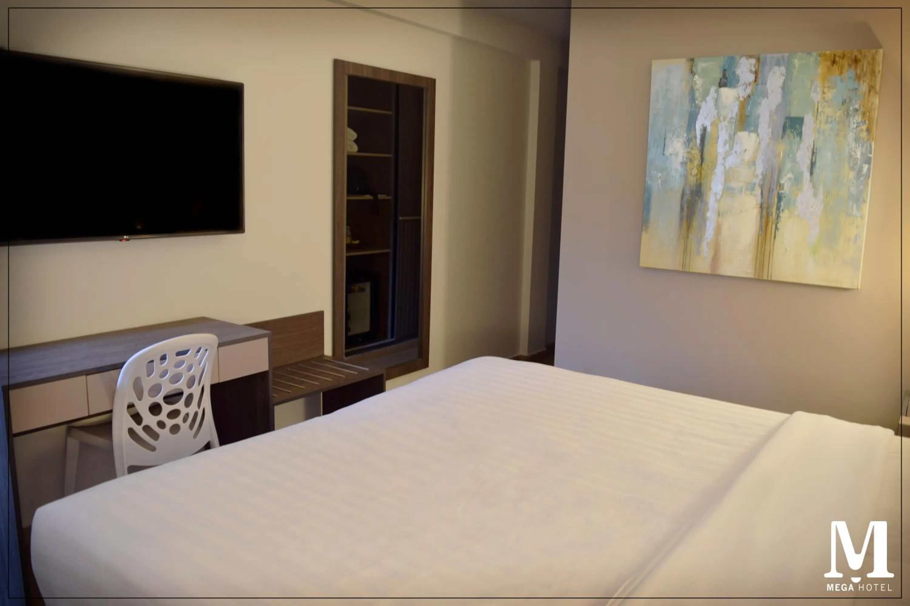 Photo of the whole room, Bed in Hotel Mega