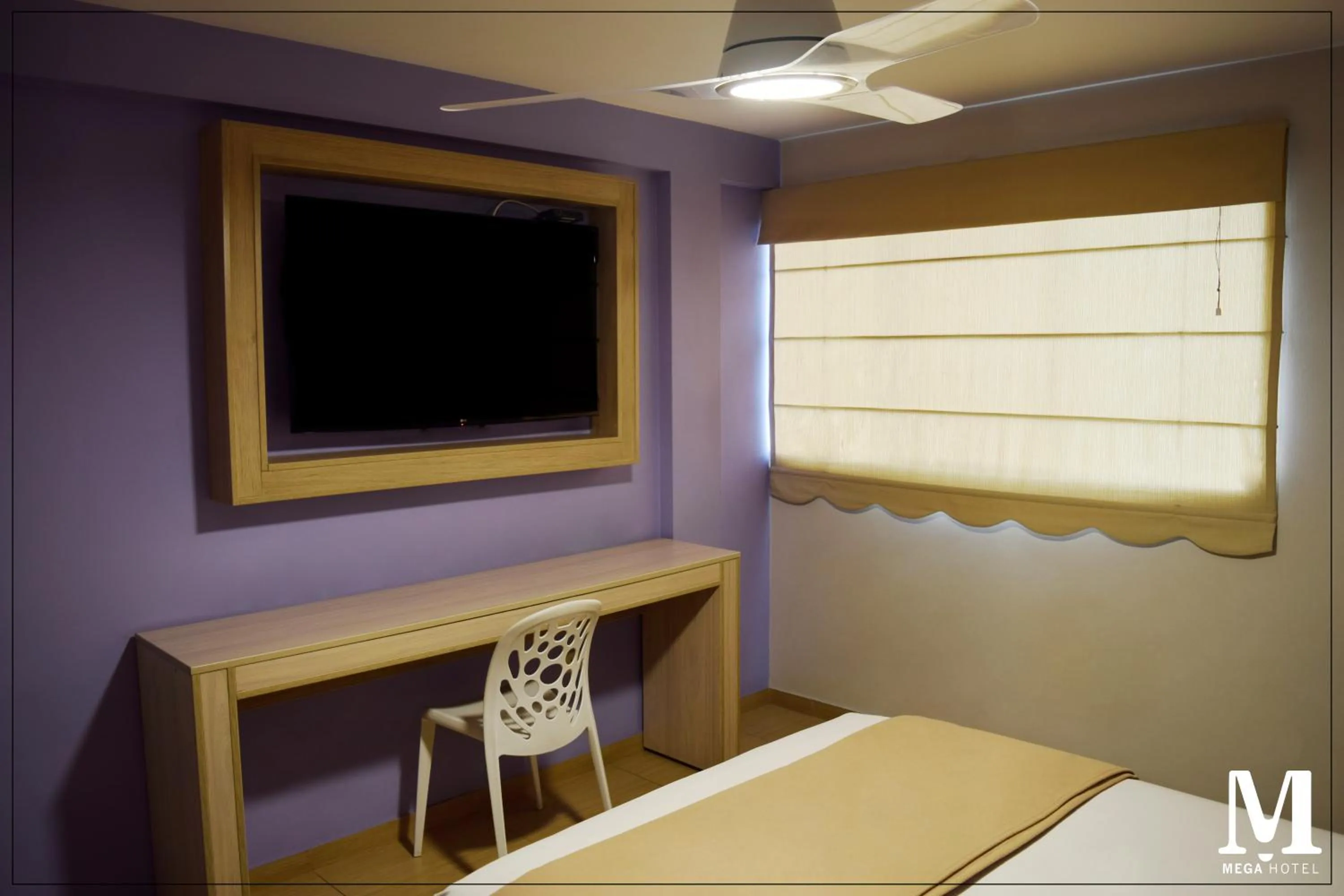 Evening entertainment, Bed in Hotel Mega