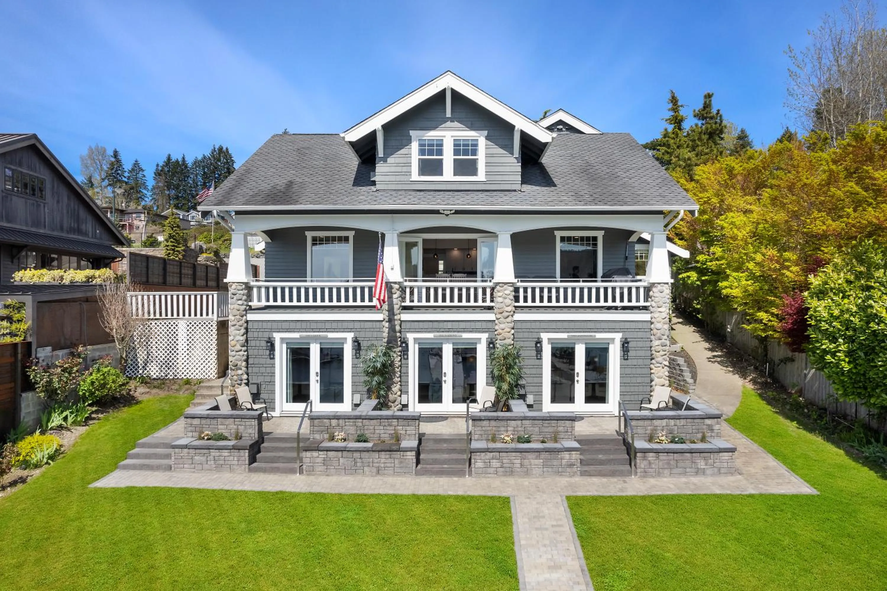 Property building in Waterfront Inn