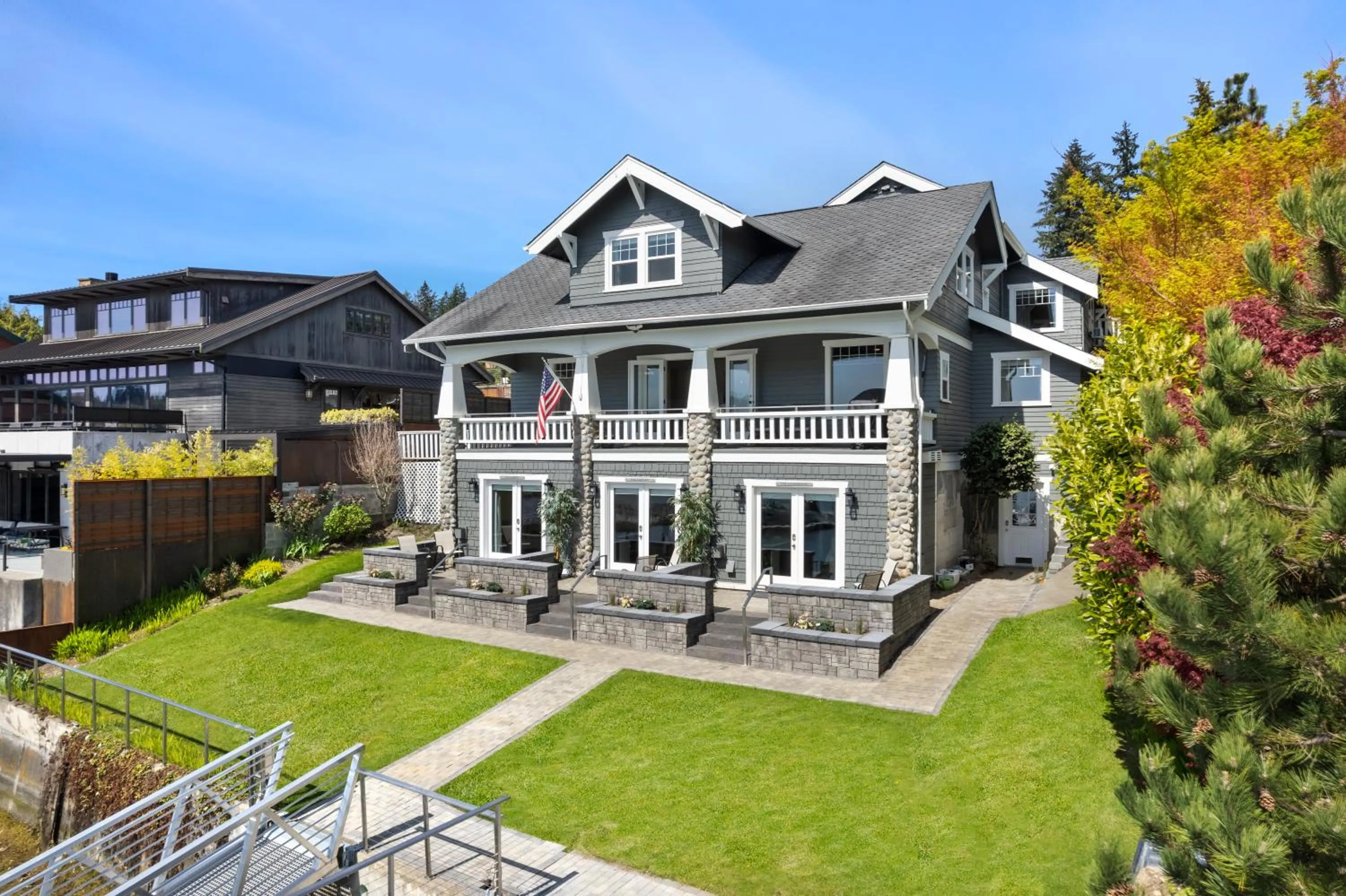 Property building in Waterfront Inn