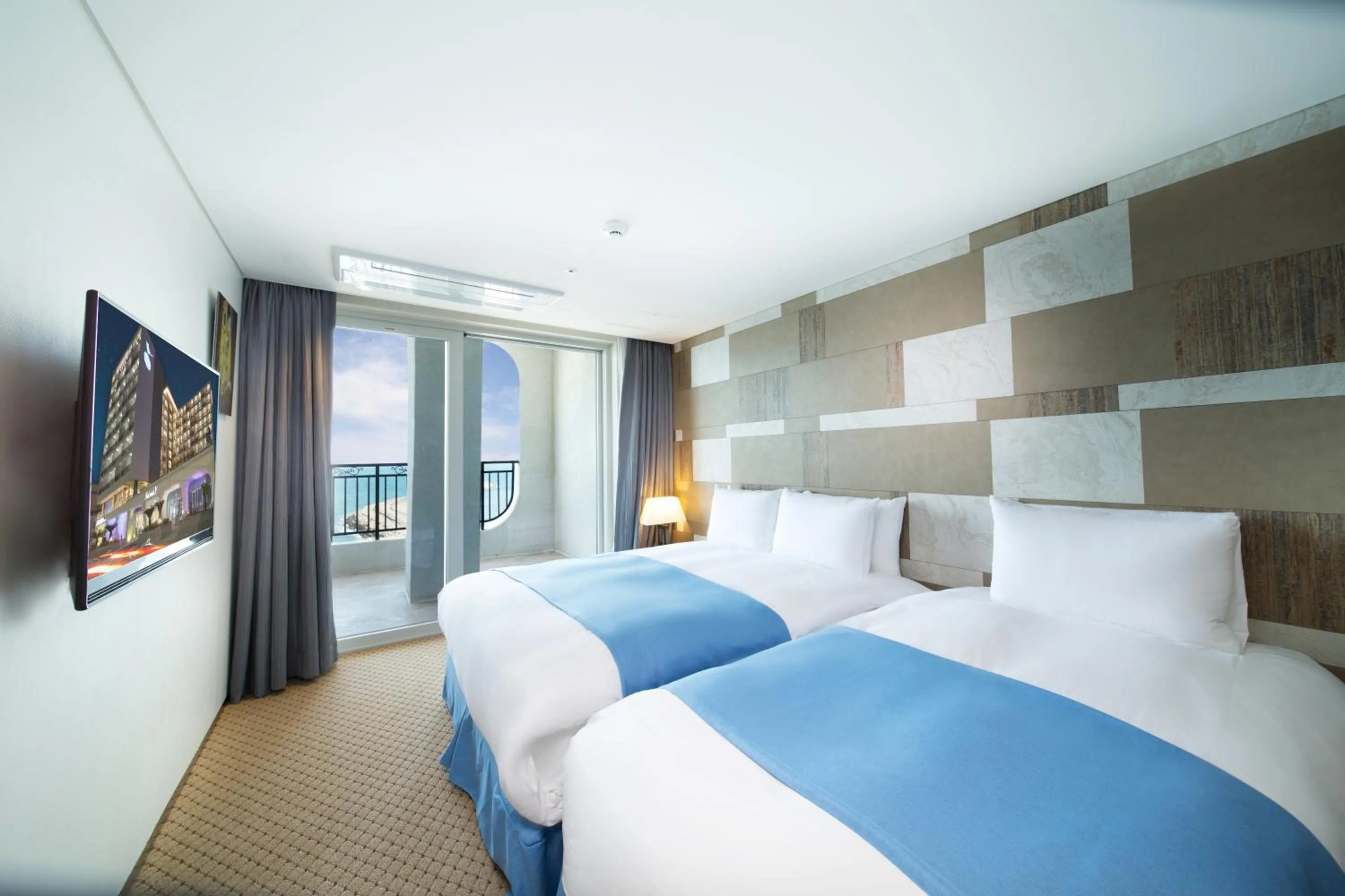 Sea view, Bed in Hotel Whistlelark Jeju