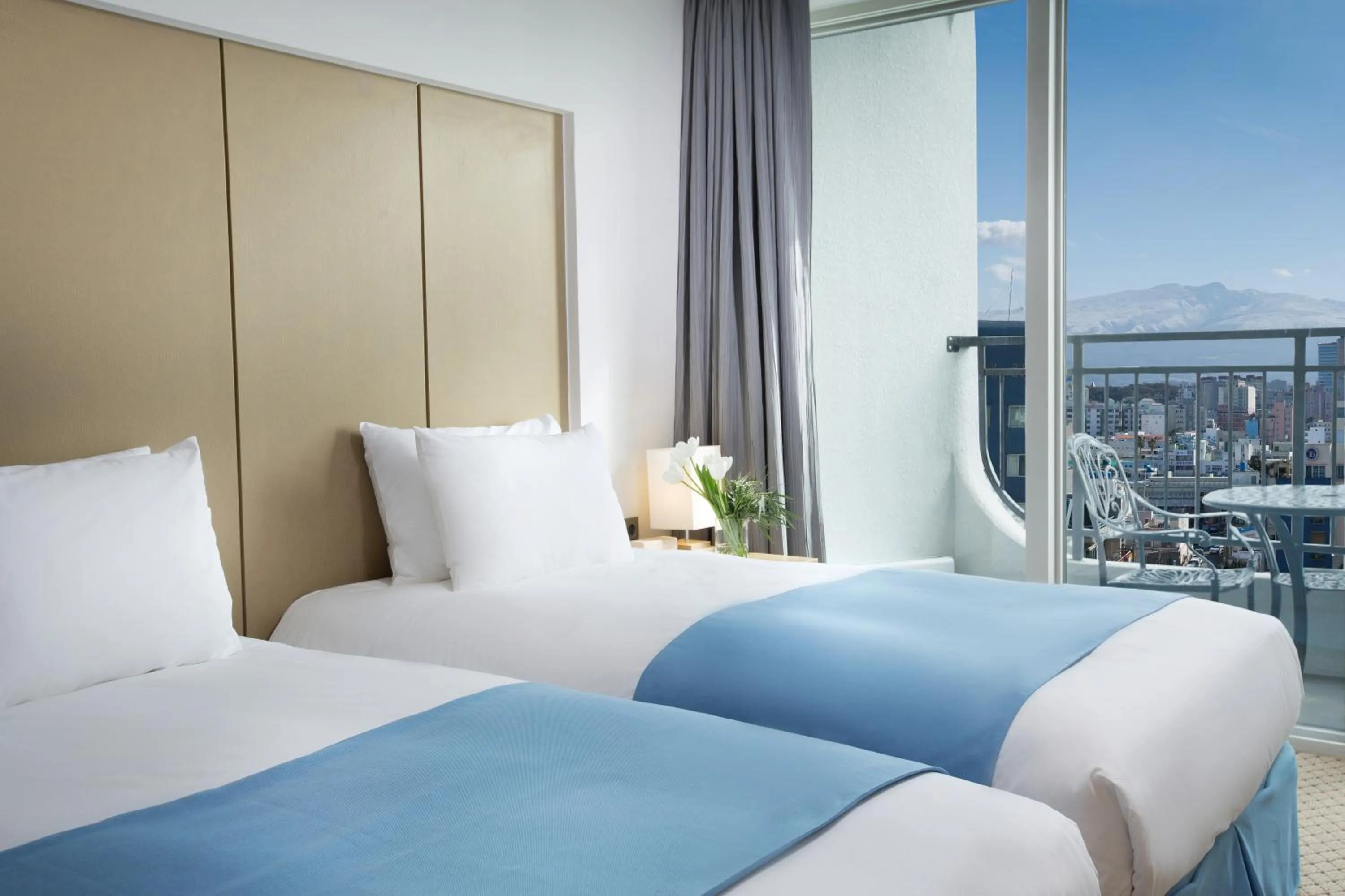 View (from property/room), Bed in Hotel Whistlelark Jeju