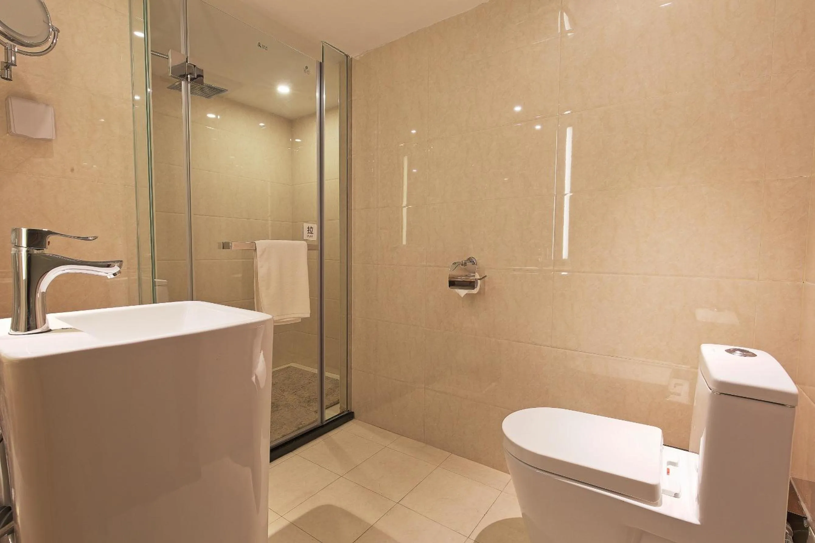 Bathroom in Days Inn South Guangzhou Raiway Station