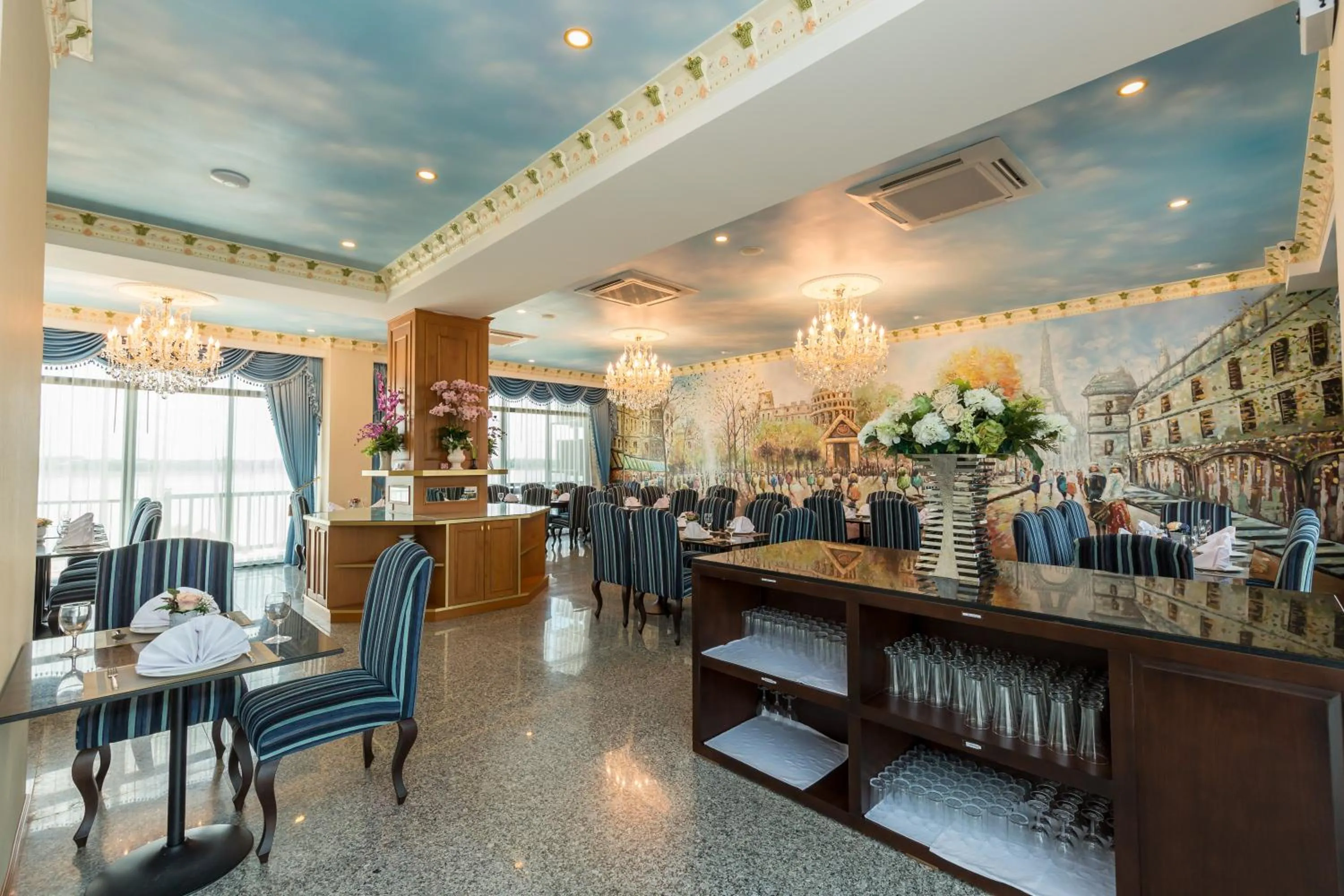 Restaurant/places to eat in Hotel de Ladda