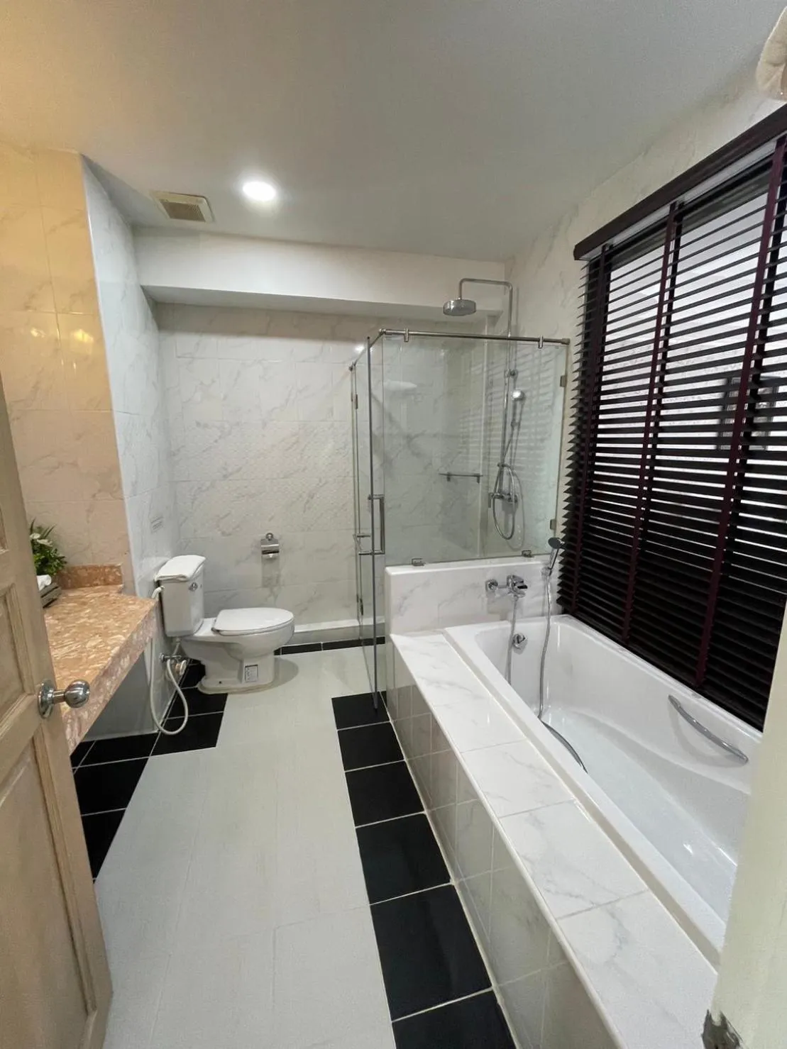 Shower in Hotel de Ladda