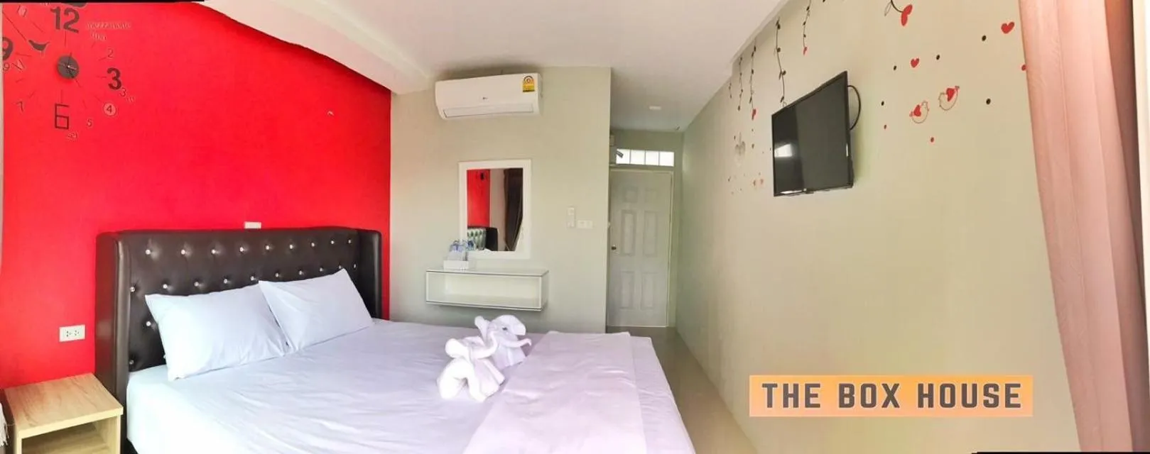 Bedroom, Bed in The Box House