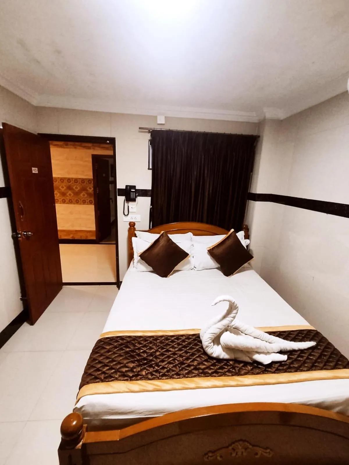 Bed in Hotel GVS Residency