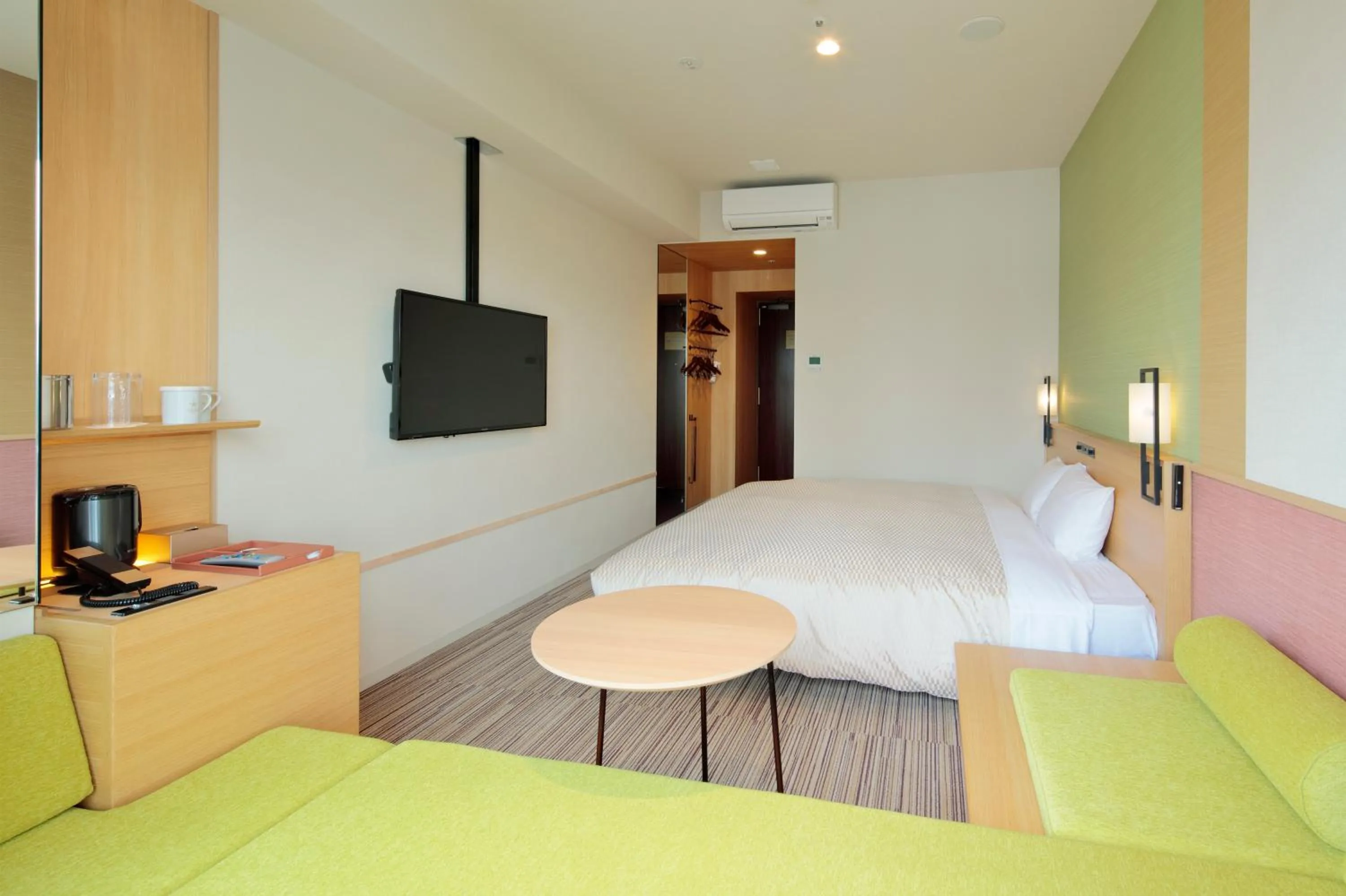 Bed in Candeo Hotels Osaka Namba