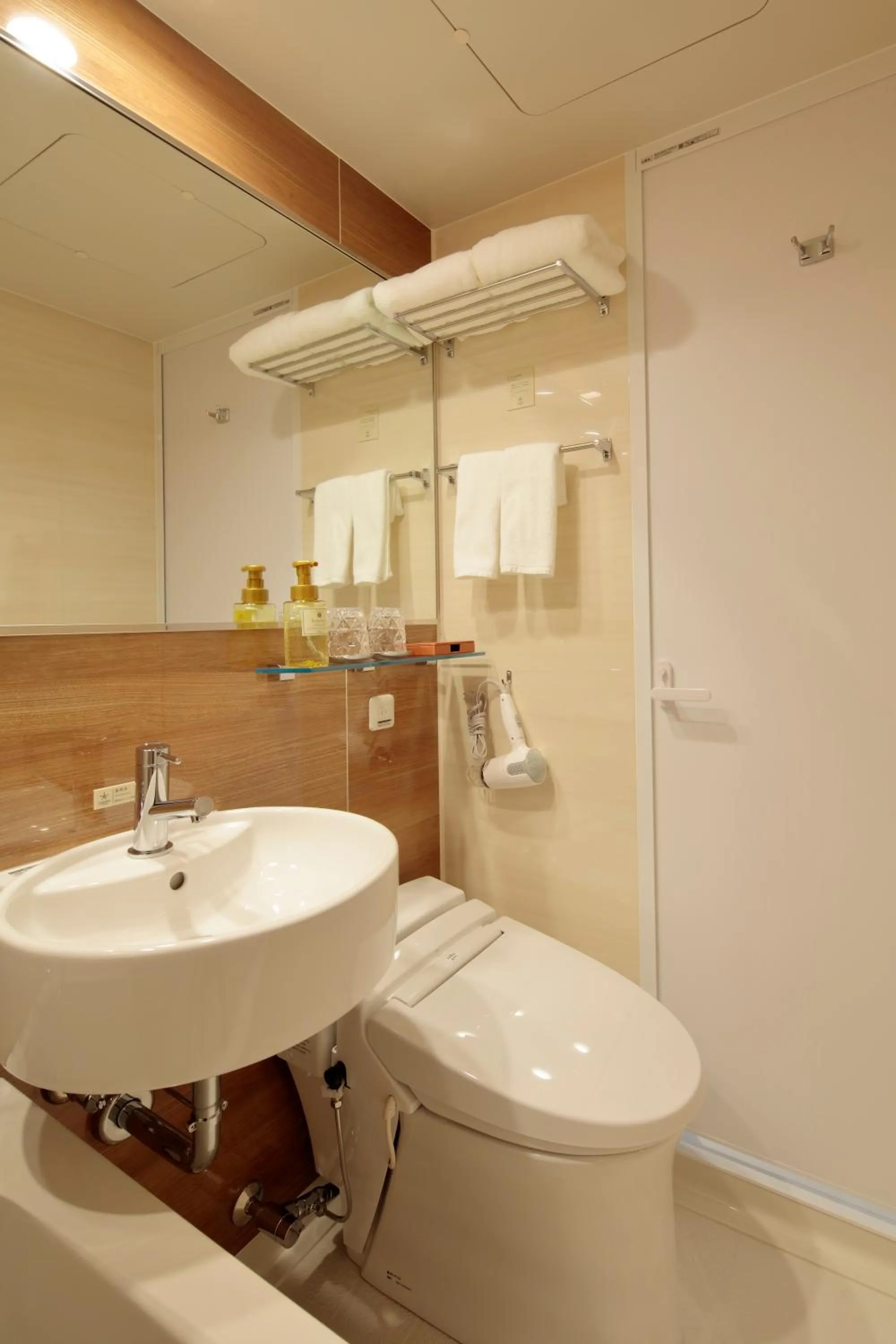 Shower in Candeo Hotels Osaka Namba