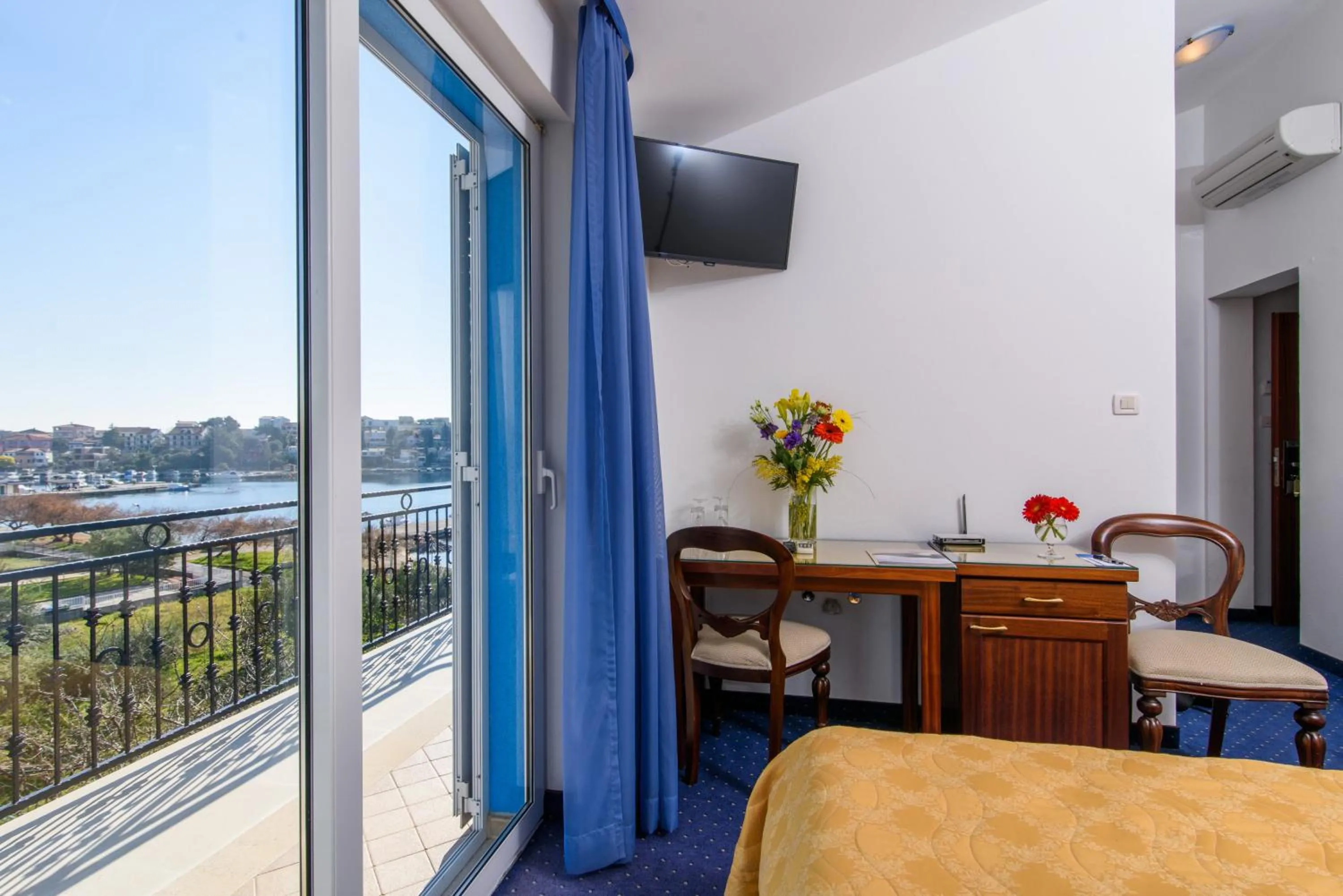 Balcony/Terrace, Bed in Villa Mediterana