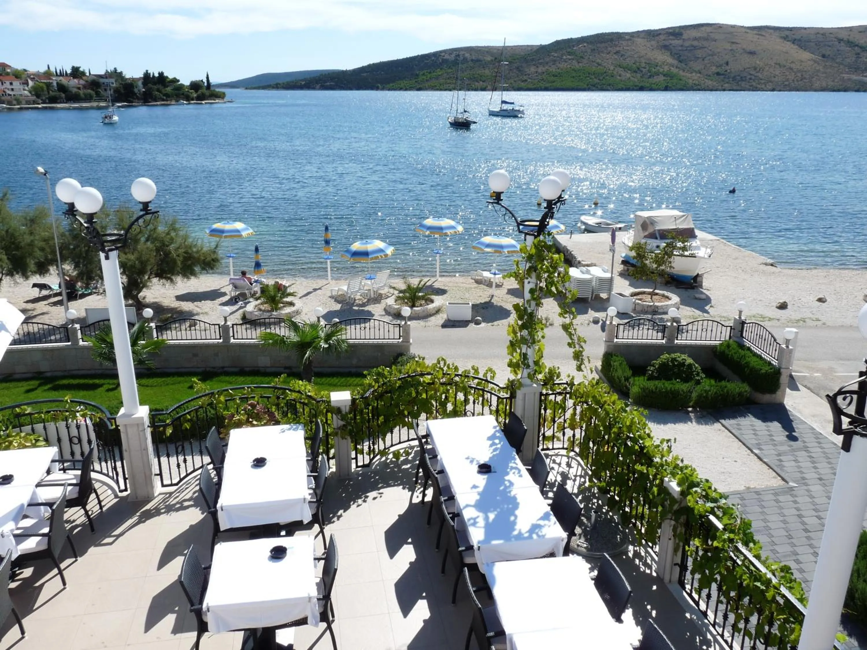 Restaurant/places to eat in Villa Mediterana