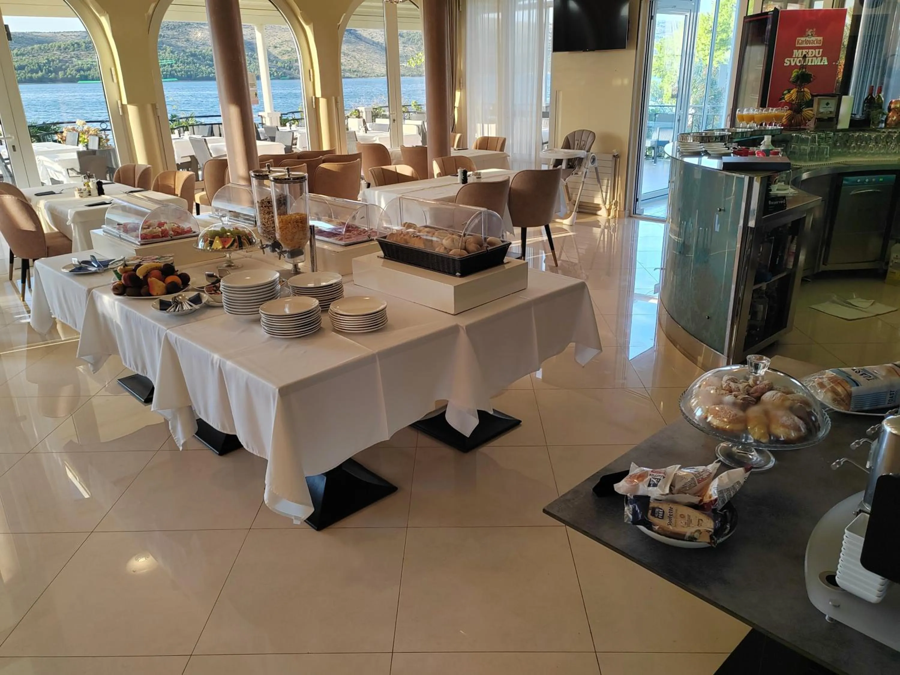 Breakfast in Villa Mediterana