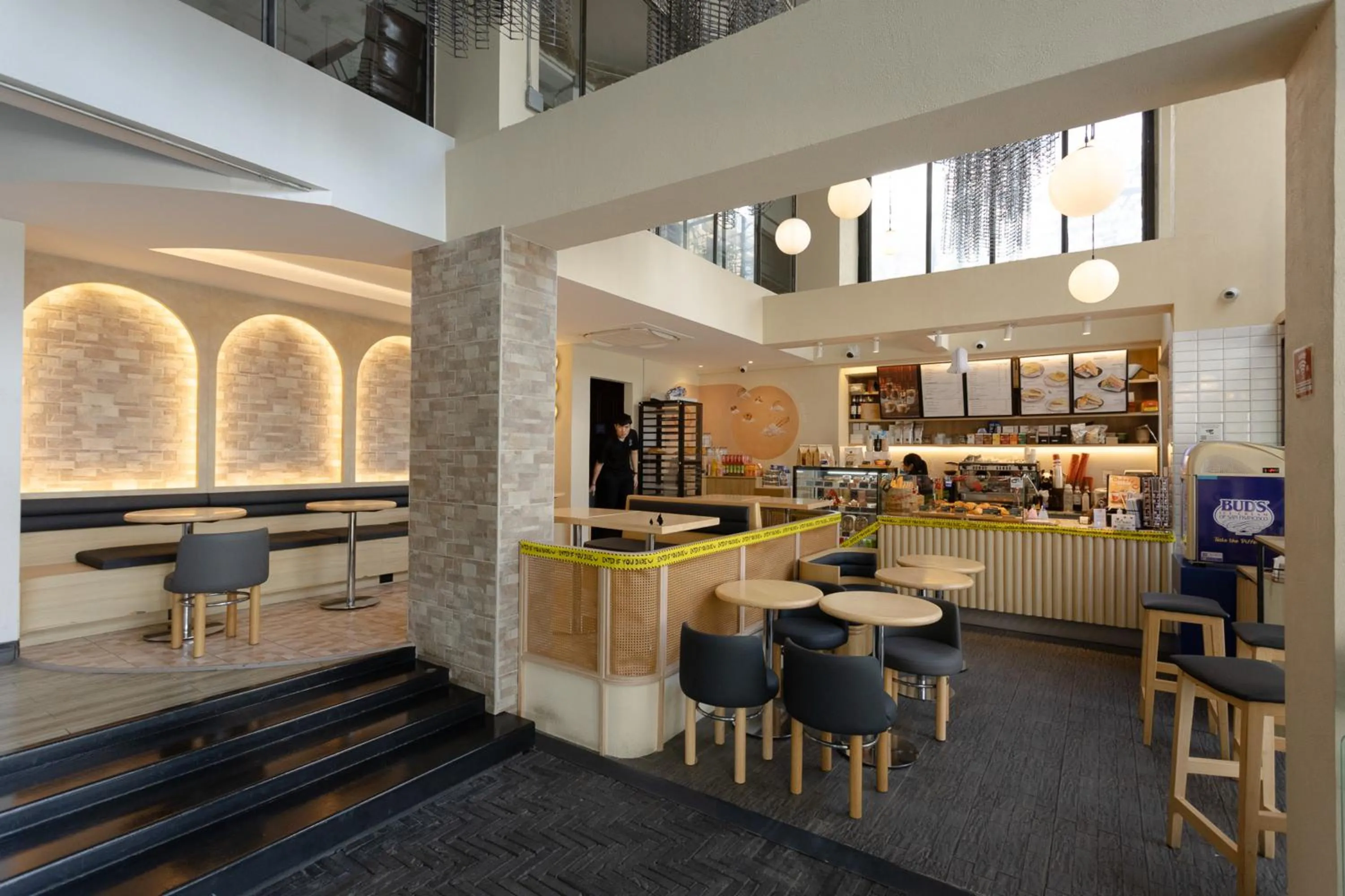 Restaurant/places to eat in IR-ON Hotel