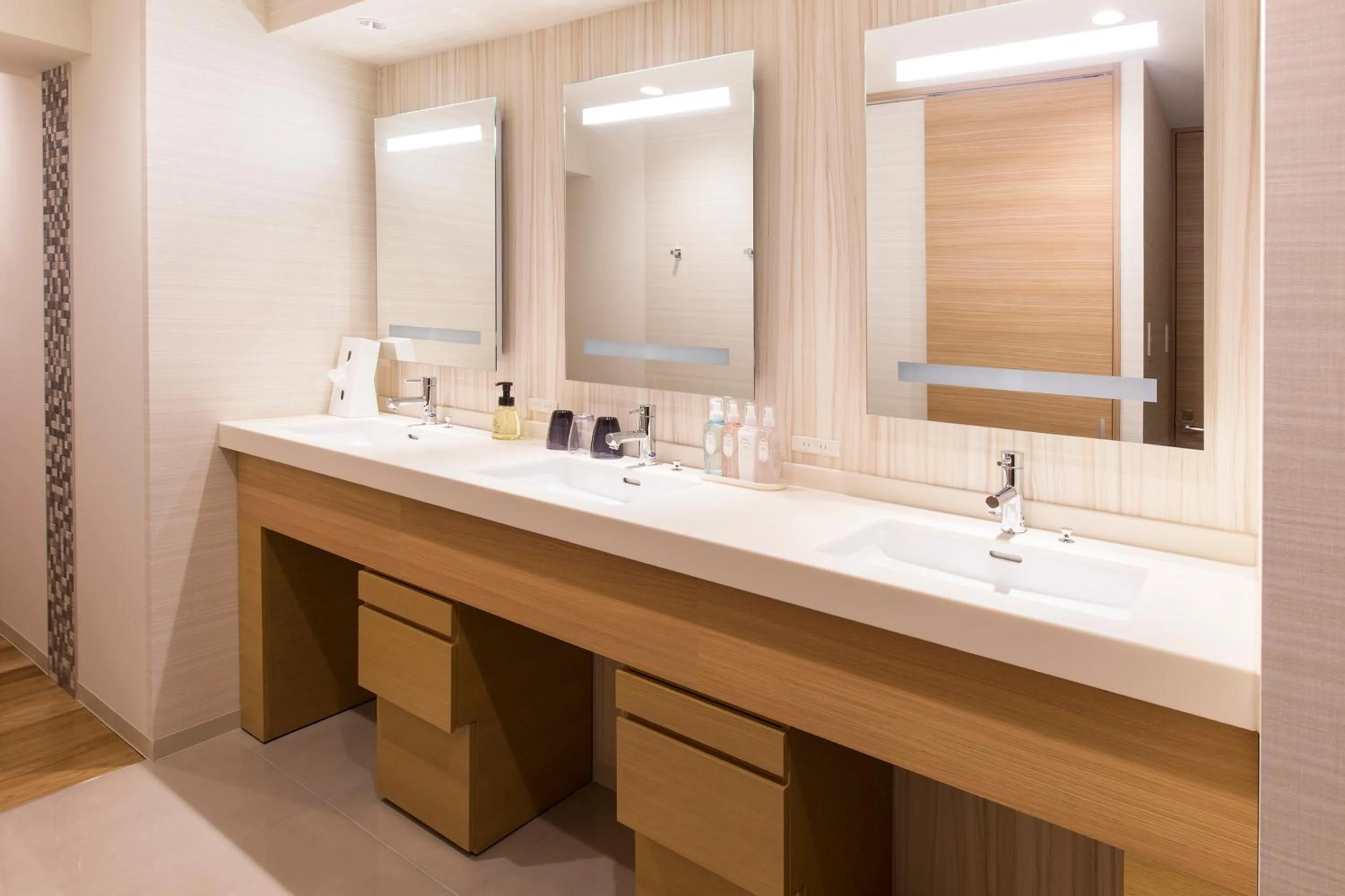 Photo of the whole room in HAKODATE Uminokaze