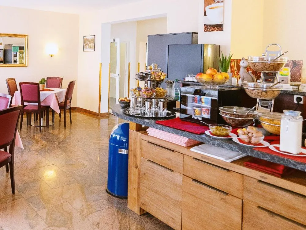 Kitchen or kitchenette in Turm Hotel Hanau