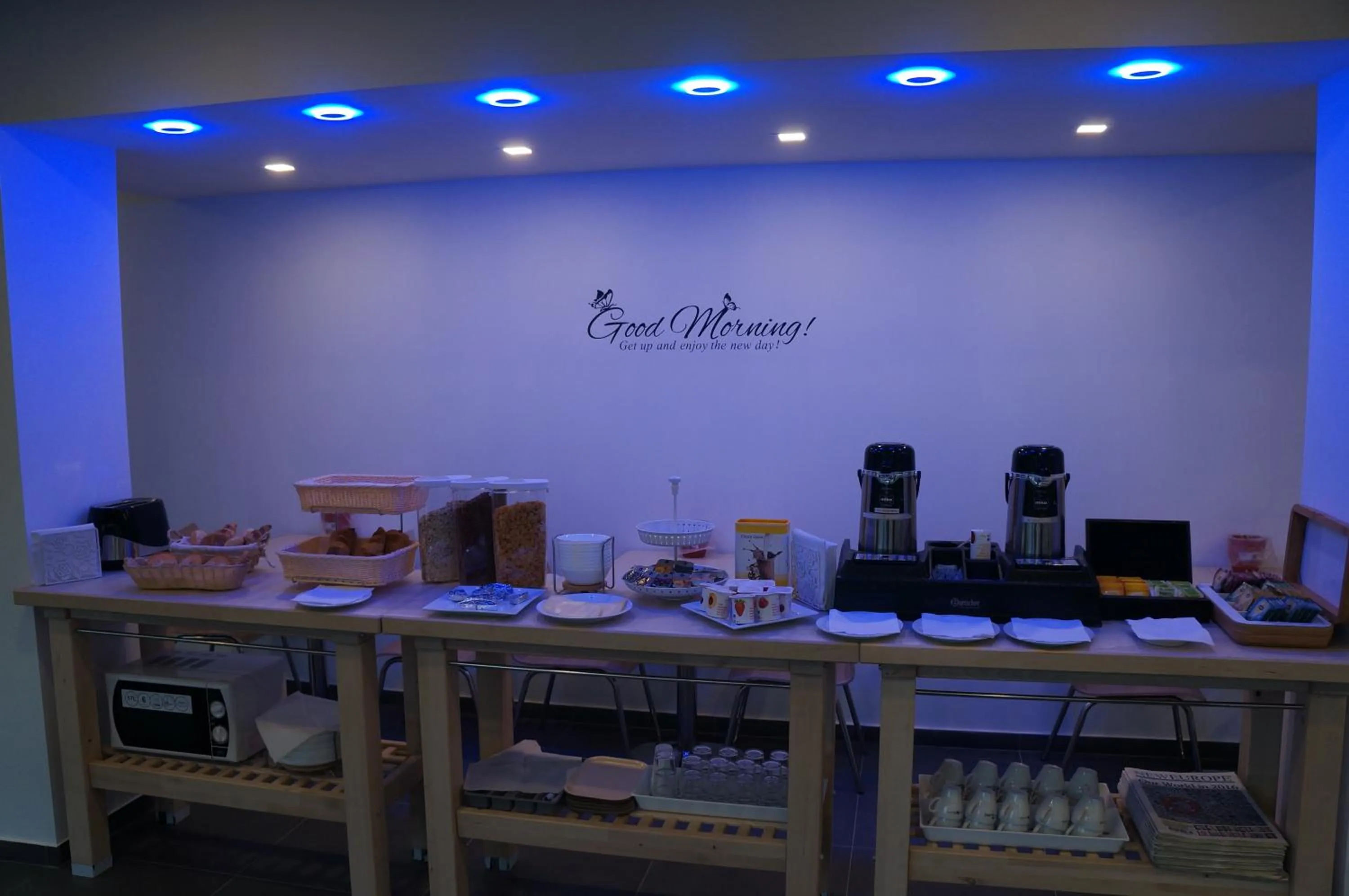 Restaurant/places to eat in Hotel Evergreen