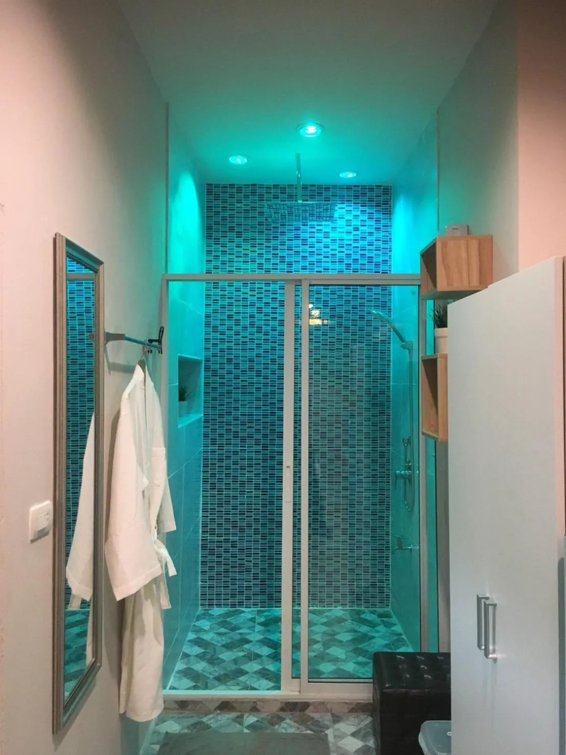 Shower in Pace Residence Pattaya